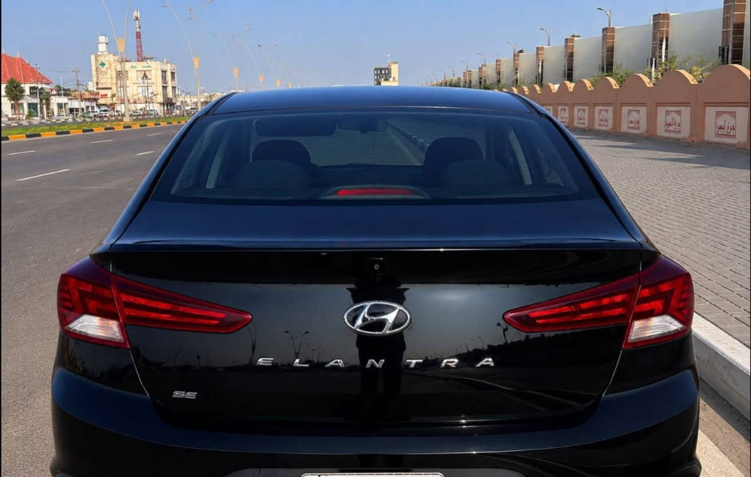 النترا مديل ٢٠١٩ 
سيارة كفاله وارد امريكي 
محرك ٢٠٠٠ جديد 
حدادة جديدة 
سيارة جاهزه من كلشي 
السعر ١٢٣ بيها مجال بسيط جدا 
رقم الهاتف *********** واتساب فقط البصرة, العراق

نص مكتوب في الصور:
- CHILL