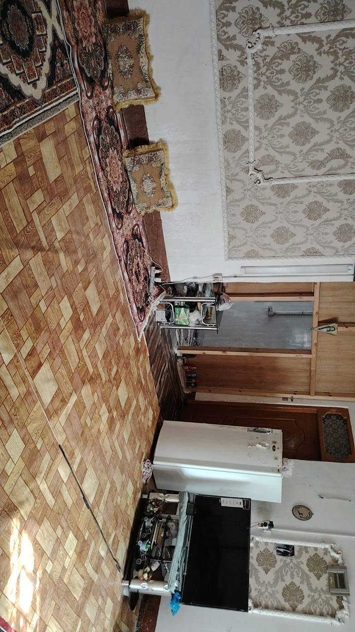 سلام عليكم دار مساحه 200متر طابو زراعي تحتوي ع غرفتين وصالتين صحيات داخلي وخارجي ع شارعين بي باب خلفي وامامي عنوانه النجف شارع المطار الجديد قرب رادار المطار عمود 38سعر 65 بي مجال شراي يتصل ع رقم ***********7
