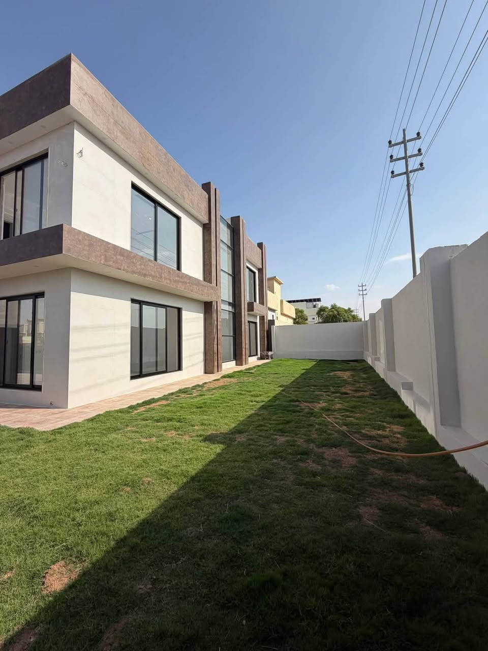بيت للبيع | كنجان ستي
مساحة 250م² + 150م² حديقة 🌿
📍 ركن مميز | واجهة مودرن راقية

✨ 5 غرف نوم ماستر
🛋️ صالتان واسعتان
🍽️ مطبخ حار + بارد
🏠 استقبال أنيق
🌳 حديقة واسعة تمنحك خصوصية ومساحة مثالية للعائلة

مساحة، خصوصية، وتصميم يليق بأسلوب حياتك 

رقم الاتصال او واتساب 
***********
