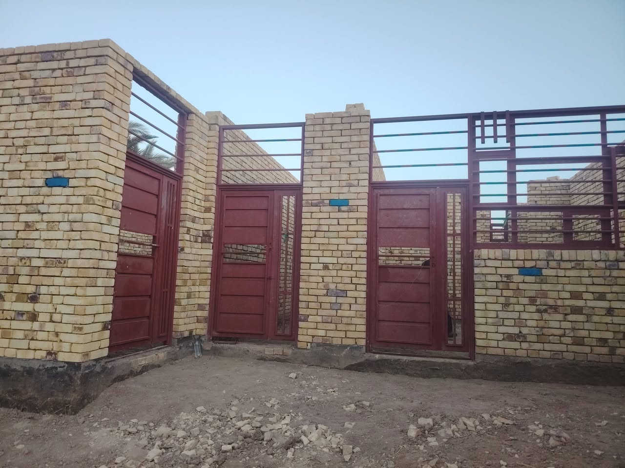 السلام عليكم) نعمل كافه انواع الحداده ابواب شبابيك محجرات سقائف
العنوان رفاعي فرع ابو الماش  وبسعار مناسبه جدا
***********تصال او واتساب
