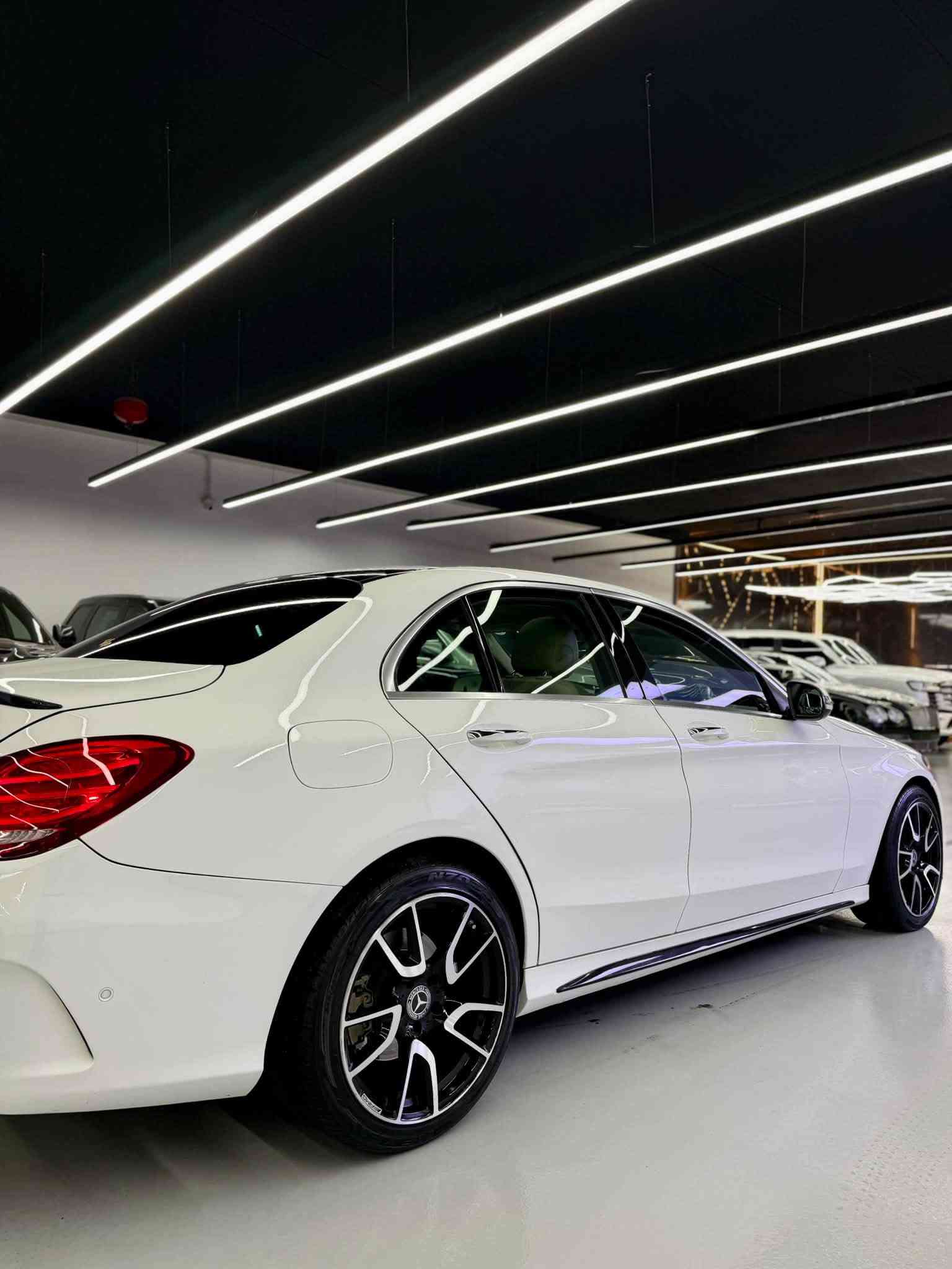 مارسيدس c300 
 رقم اربيل 
صفر مسج 
( بانورما - حساسات - رادار - دبل ماوس - مقاعد خزن - مقاعد جلد و تدفئة - بصمة ابواب و صندوك - اربع وضعيات قيادة - سماعات برمبستر ) 
السيارة جاهزة بدون اي نقص
رقم اربيل بأسمي
موديل 2016 
حادثها جاملغ بنيد
مكاني منصور. - داوودي 
السعر 185 ورقة 
***********
