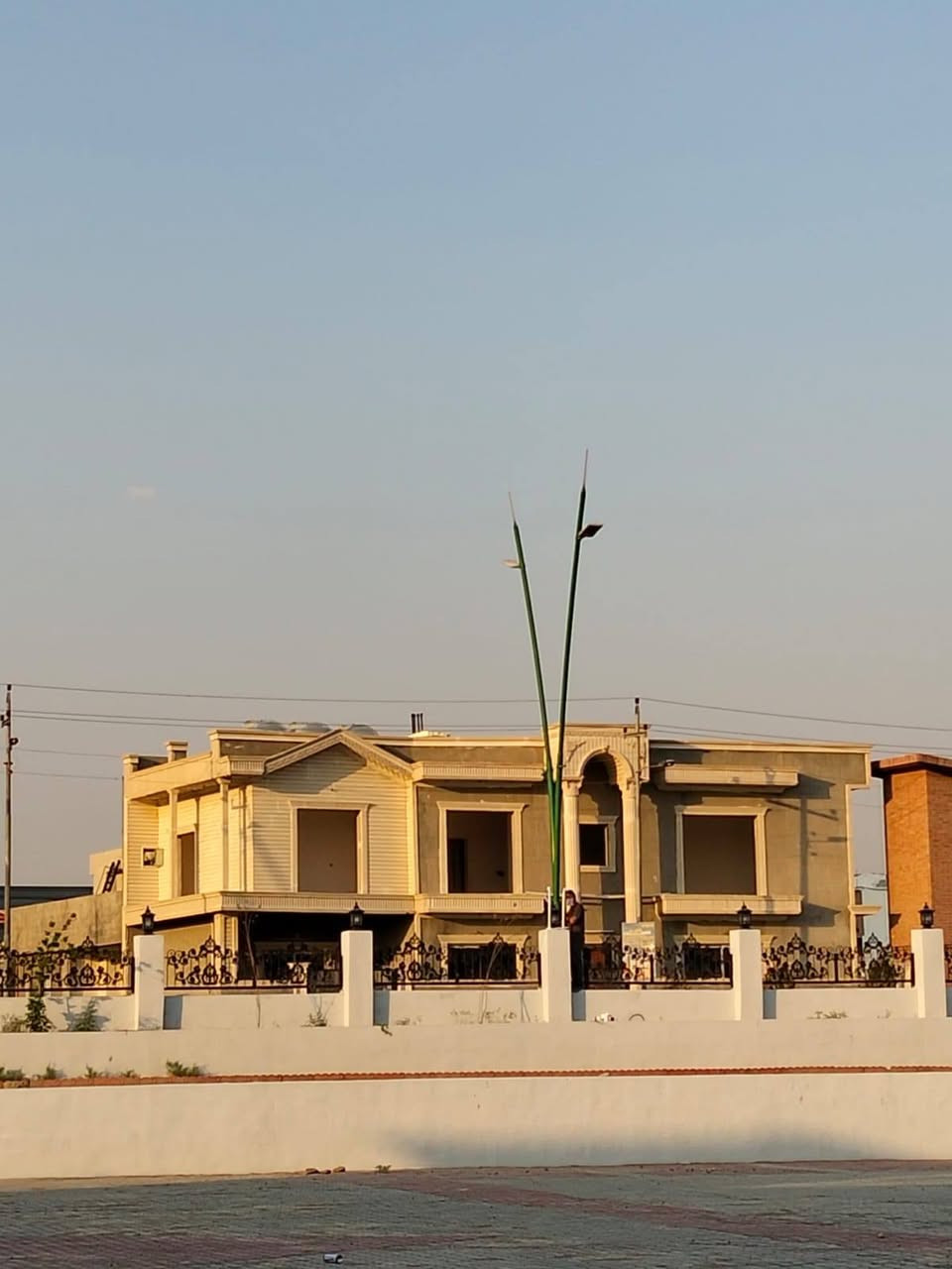 ☀️⚡ إنجاز جديد… بقدرة استثنائية من شركة النور الهندسية للطاقة الشمسية     ⚡☀️
💥 60 أمبير نهاري + 32 أمبير ليلي 💥
مو مجرد منظومة… حل متكامل لتجهيز الأحمال الكبيرة!
بفضل الله وتوفيقه، تم إنجاز وتنصيب منظومة طاقة شمسية متكاملة في:
📍 محافظة كركوك – إحدى قاعات المناسبات
وبقدرة تشغيلية تصل إلى:
🔋 60 أمبير نهاري
🌙 32 أمبير ليلي
⚡ منظومة صُممت لتلبية احتياجات الأحمال العالية وتوفير تجهيز مستقر وكفاءة تشغيل عالية، لتكون الطاقة الشمسية خياراً عملياً وموثوقاً للمشاريع والقاعات والمواقع ذات الاستهلاك المرتفع.
🔥 إذا كان مشروعك يحتاج طاقة… نحن نوفر لك الحل!
☀️ منظومات طاقة شمسية للمنازل والمشاريع
🔋 ألواح شمسية وإنفيرترات وبطاريات
❄️ سبلتات إنفيرتر مخصصة للعمل مع منظومات الطاقة الشمسية
📹 كاميرات مراقبة وأنظمة حماية وأمان
🛠️ صيانة ودعم فني متخصص
💳 والتقسيط أسهل!
نظام تقسيط مريح متوفر لحاملي كي كارد الرافدين.
⭐ لماذا شركة النور الهندسية؟
▪️ خبرة أكثر من 5 سنوات
▪️ دراسة وتنفيذ بإشراف هندسي متخصص
▪️ مواد ومعدات ذات جودة عالية
▪️ تنفيذ منظومات للأحمال المختلفة
▪️ حلول متكاملة للمنازل والمحال والمكاتب والمشاريع
▪️ صيانة ودعم فني مستمر
▪️ عروض وأسعار خاصة
🎯 في شركة النور الهندسية للطاقة الشمسية — لا نركّب فقط… بل نُتقن العمل.
☀️ منظومتك أكبر؟ حملك أعلى؟
خلِّ الحل علينا. ⚡🔋
📍 صلاح الدين – الشرقاط – سيدين – قرية الحورية – قرب محطة الأرجوان
📞 ***********
📞 ***********
☀️🔋📹 شركة النور الهندسية للطاقة الشمسية
طاقة شمسية… تبريد… حماية… وحلول متكاملة تحت سقف واحد.
#شركة_النور_الهندسية
#الطاقة_الشمسية
#كركوك
#منظومات_طاقة_شمسية
#60_أمبير
#طاقة_شمسية_للمشاريع

نص مكتوب في الصور:
- AL NOOR Company For Solar Energy
- شركة النور الهندسية AL NOOR ENGINEERING COMPANY AL NOOR Company For Solar Energy تتقدم .. مصدر قوتنا تبريد مثالي في كل الأوقات مكيفات انفرتر سبيليت KANION Take Take home توفير عالي للطاقة بفضل تقنية الانفرتر تبريد سريع وقوي حتى في أجواء الصيف القاسية تشغيل هادئ راحة وهدوء في منزلك جودة عالية وموثوقية تدوم طويلا منافسة قوية للاستفسار وطلب الخدمة *********** / *********** صلاح الدين الشرقاط الحورية قرب محطة الاجوان استثمر الشمس