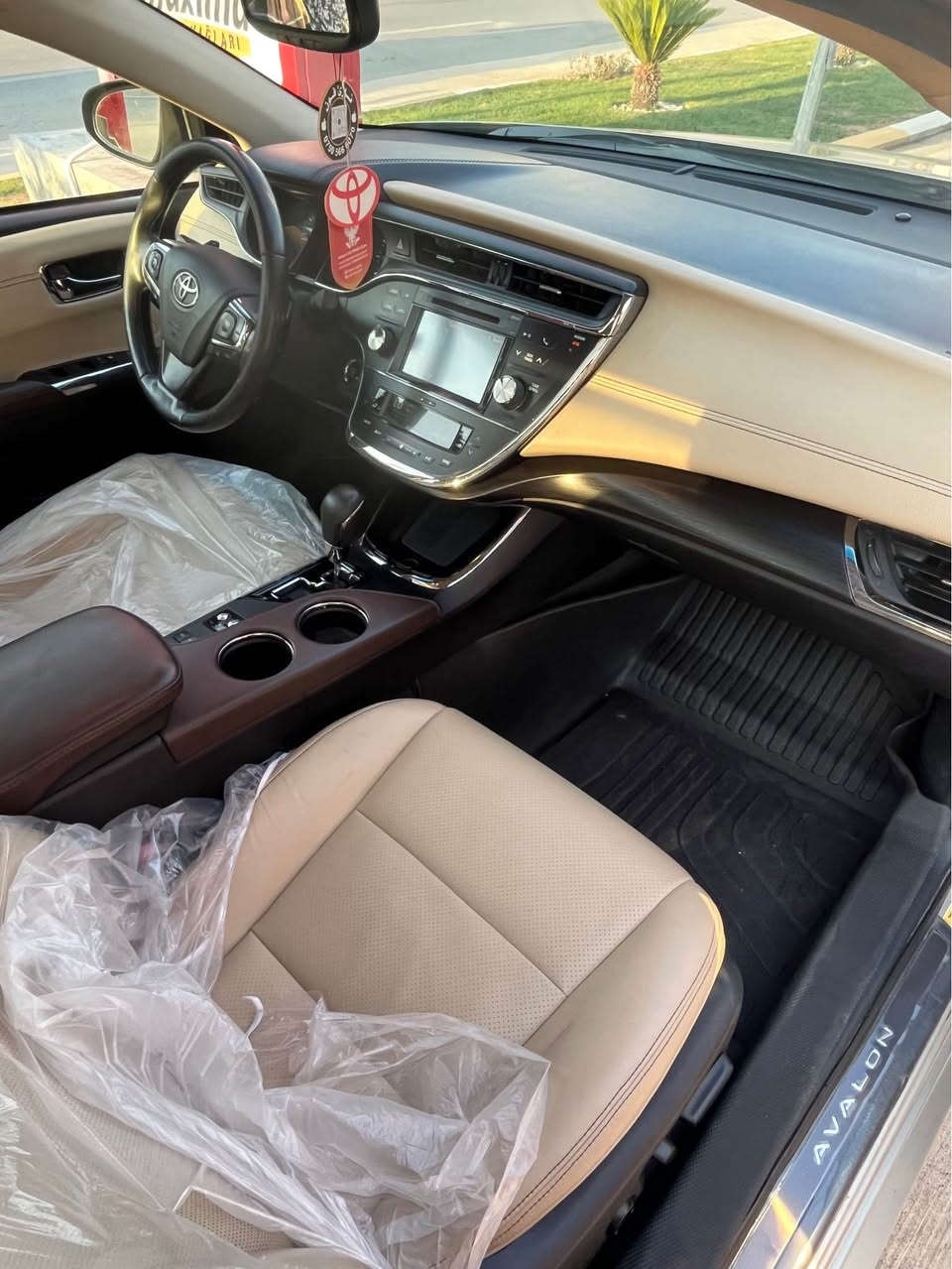 avalon limeted 1/1 
قپات مواصفات.  2 سويچ. موديل 2018  ليميتيد 1
سلايت /كوشن خزن /كوشن تبريد/كوشن هيتر ٤/بصمه  
رادار پيش و پاش / قوديك رادار و هيتر /شحن وارليس
په رده كاره باي /تبريد مركزي /شاشه مه زن /ستيرن
ستيرن هيتر / ٣ مود ايكو نورمال. سپورت / ده ركه بصمه
ستيرن كهرباي /حساس / 
سياره گلك پاقشه. بي تعديل. 
كوشن لوك لوك بيلادي. 
٢ پارچه و نيف صبخ بي داخلي بي يرباك.   
سياره. وه زع شه ريكه.  
 110 هزارا بريڤه چوي 
رقم سنوي جديد 
تايره جديد  اصلي شه ريكه 
گير مه كينه كاره باي.  هه مى تشت ب شه رتن. 
دينارك مسرف تيدا نينه.  
سياره كامل سيرفيس كريه. 
تحويل. غرامات ب شه رتن
***********       واتساب و كورك زاخو, دهوك
