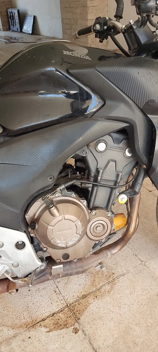 سلام عليكم
للبيع Honda CB500F موديل 2019 وارد أوراقها موجودة والكمرك مدفوع والمكاتبة موجودة من الولد الباعها إلي، الدراجة ABS ومحرك 471cc سلندرين شلعة من الأول للـ6 وكل مشكله بل محرك ولكهربائيات ماكو وما بيها أي مشكلة حسب الفحص، ما صار بيها حادث والشاصي سليم، عليها عادم رياضي وإضافات، الدراجة نظيفة وقابلة للفحص بأي مكان
مكان بغداد صليخ 
السعر 15 ورقة وبيها مجال 
الرقم للستفسار ***********
