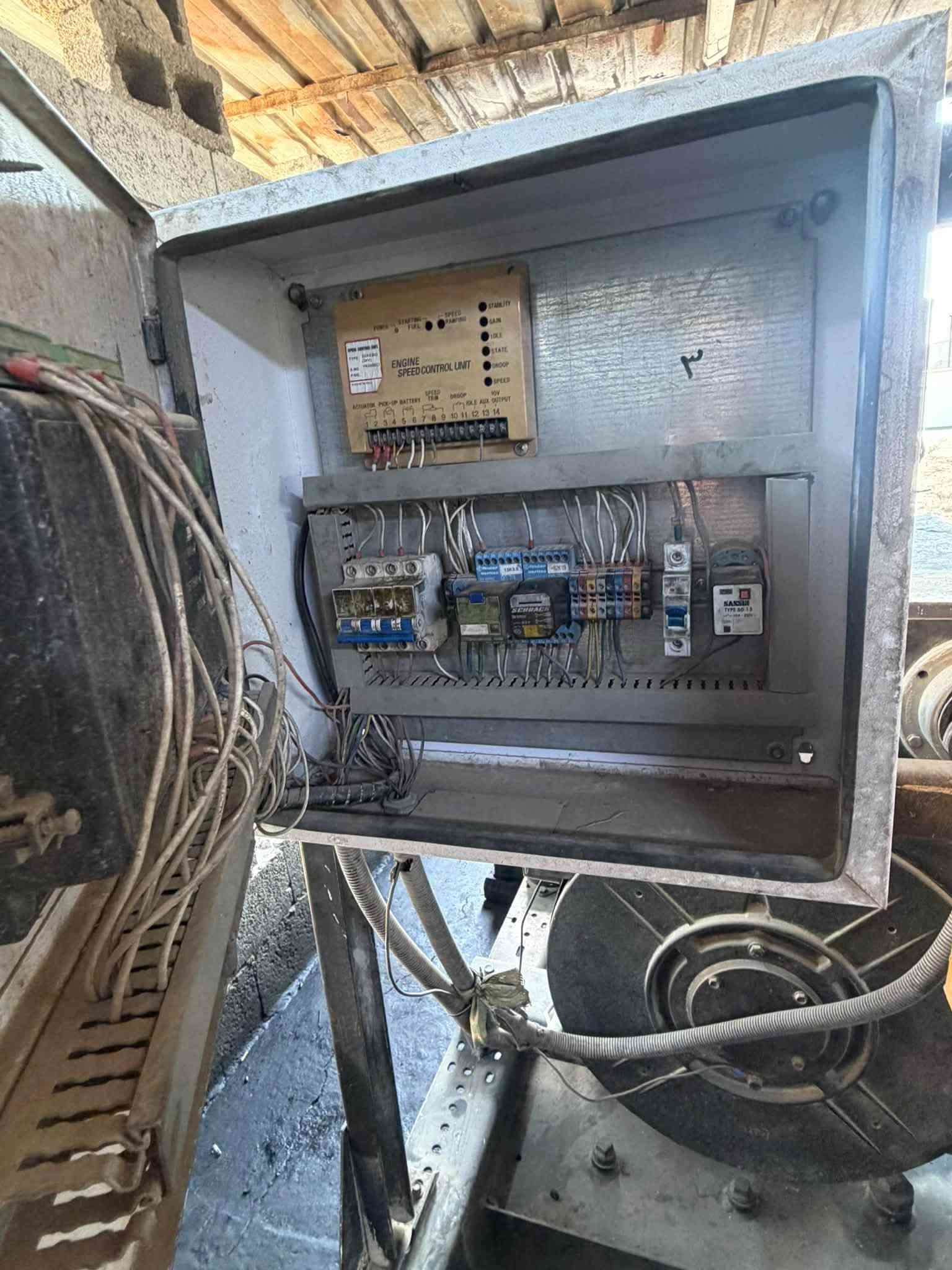 للبيع كمنز 24/114 كور جديد بم ونزولات جدد راس توليد جديد 250 kv شاصي عالي
راديتر تعبان والانتركلر تعبان 
طلع عندي بيها طبطبة جوه والفيتر يكول بيها بيرن ف اريد ابيعها ع موجود 
المكينة شغاله صافية بس الطبطبة بيها 
ابيعها ع موجود
الي تفيدة يتصل بيه ***********
مكاني بغداد جسر ديالى
