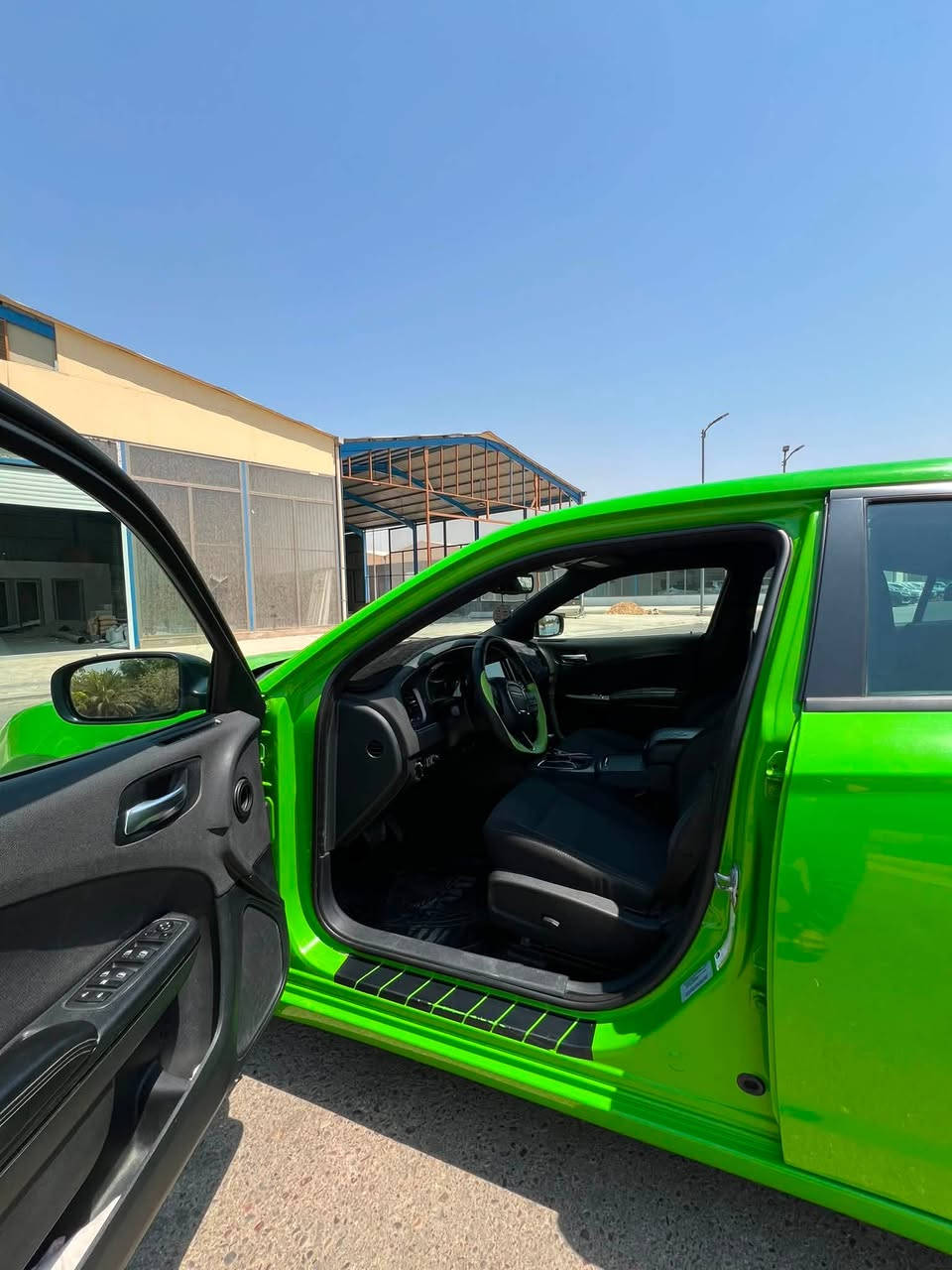 السلام عليكم البيع جارجر SXT الون مميز السعر 193 او بيها مجال تفاحي🍏  بلادي مديل 2017اصل سيارة ماشية 73 جديدة كير محرك6V تو ويل  مكفول تخم تاير صدر جديد تبريد تدفئه رقم بغداد دولي بسمي داخله كلين صور الحادث بل منشور بل عراق باب خلفي صبغ بدون دواخل مكان السيارة بغداد ***********خاص مغلق 🔏
