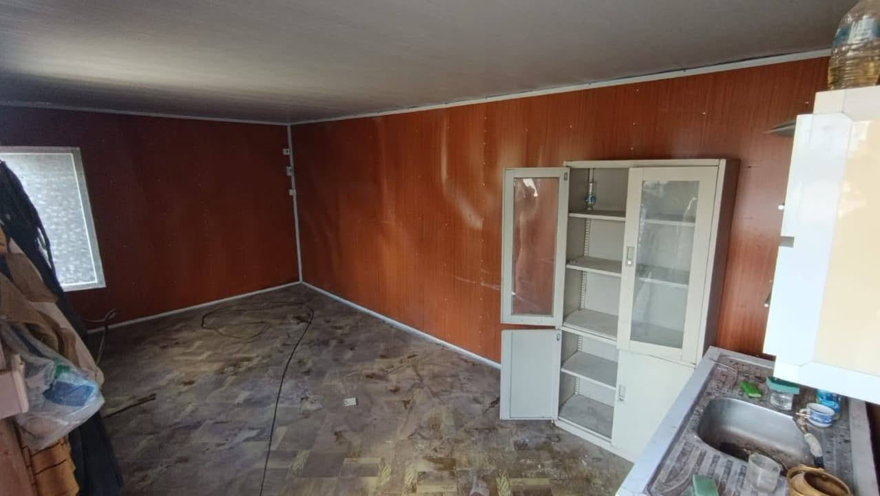 السلام عليكم
اخوان للبيع كرفان وحمام في بغداد منطقة التاجيات 
 - كرفان 3 × 6 نظيف القاعدة جنل حديد وليس بوري شخاطة والباب والشباك من حديد مع كتيبة  و الجدران مغلفة من الداخل من ضمنه ديلاب حديد مع سنك و ملحق  ١،٦٠٠،٠٠٠.
- و يوجد حمام (تواليت و دوش)خارجي 1.38x  1.8 م   ٣٠٠ فقط
 كما موضح بالصور
هاتف***********
***********
السعر الكلي 1،900،000
