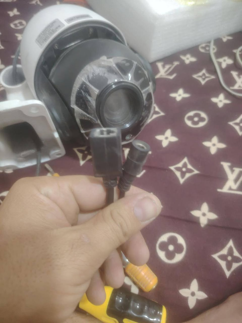 السلام عليكم ٣ كاميرات ptz 15x 2mp سعر القطعه جديده 
٦٠ الف
Cam ip  4x  ptz سعر القطعه ٥٠ الف
ملاحضة تشتغل على ١٢ فولت وليس ٤٨
يوجد توصيل لكل المحافظات العراق
كلهن فحصتهن عنواني بغداد الدوره

***********
***********
