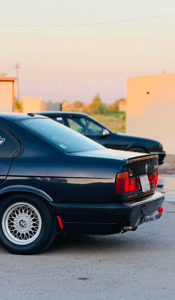 السلام عليكم للبيعBMWاصل525موديل1994 سياره فول اوتماتيك سلايت طكات3 بجم عريض كشنات جلد+كهرباء دشبول ايرباك دركه ايرباك دبل جكمجه ويل خليه هوك خلفي تبريد ثلج🥶قطعتين لايت زنون بنكه كهرباء سياره كفاله عامه من الضربه ولمعجون كير مكينه بل شرط تخم تاير جديد صدر امامي خلفي جديد داخله جديد سياره ما بيه مصرف الف دينار  السعر 62بي مجال  
رقم صلاح الدين مشروع وطني تحويل مباشر
مراوس حسب القناعه رقم التلفون ***********
