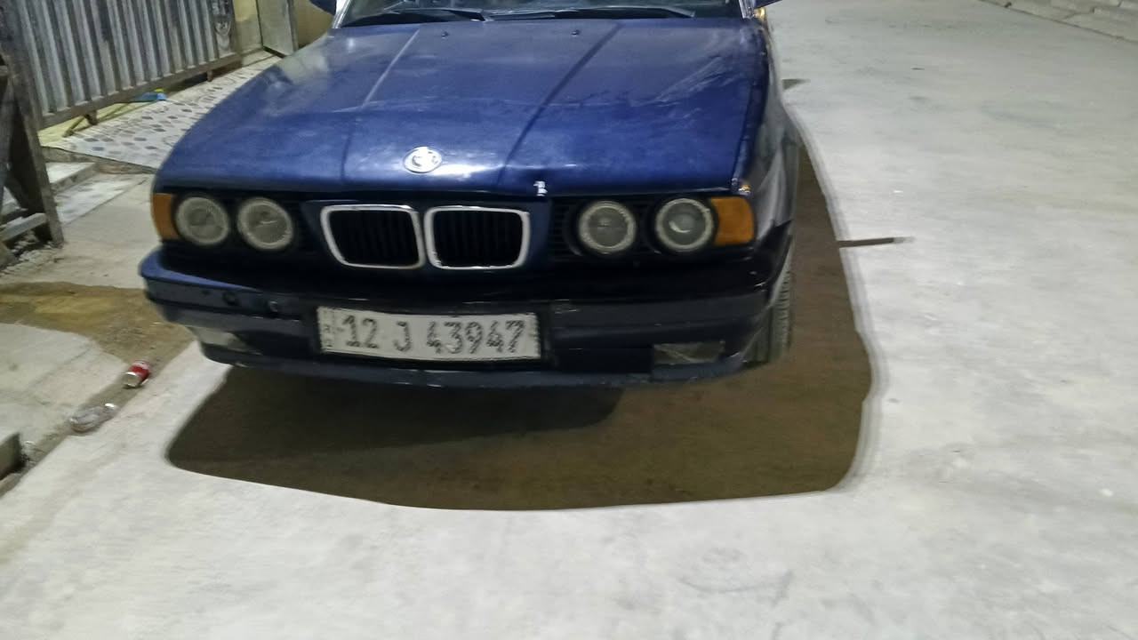 سياره بي ام موديل 93 محرك 525 كبس جير عادي سنويه ب 30 مشروع وطني باسمي محرك لا صرف ولا بخار كهربائي الشغاله اي عيب ما بيه كركوك حي بدر السعر 38 بمجال.     ***********
