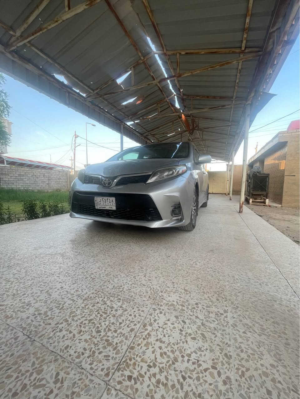 السلام عليكم تويوتا سيينا للبيع

الموديل 2019 فئة XLE

الخادث جاملغ وبنيد سونار مرفق وبيها شوي بصفحة من جوه بالباب اثر شخط 

المواصفات فول الفول 

رادارات وتحديد مسار 

تحكم كامل 

شاشه بصمة فتحة سقف

كشنات جلد وتدفئة ومنفصل سياحي 

ويب كروم 

حساسات كامرا 

بيها بعد هواي مواصفات 

السيارة جاهزة بدون اي نقص 

ولا كلوب تحذير مشتغل بيها 

ماشيه 124 ميل 

ملاحظه السيارة ابدد ممشتغلة خط او تكسي مال بيت 

رقم بغداد بأسمي 

عنوان السيارة الانبار الرمادي 
السهر 180

للاستفسار *********** حديثة, الأنبار
