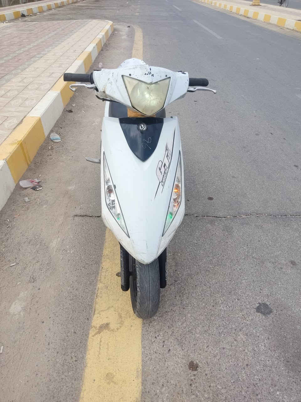 للبيع
دراجة سيام نوزل فيتبم 
شغالة شغالة نكرة سلف 
كهربائيات كلهة شغالة 

العنوان ناصرية حي اريدو 

السعر 250 وبيهة مجال

***********
يوجد واتساب
