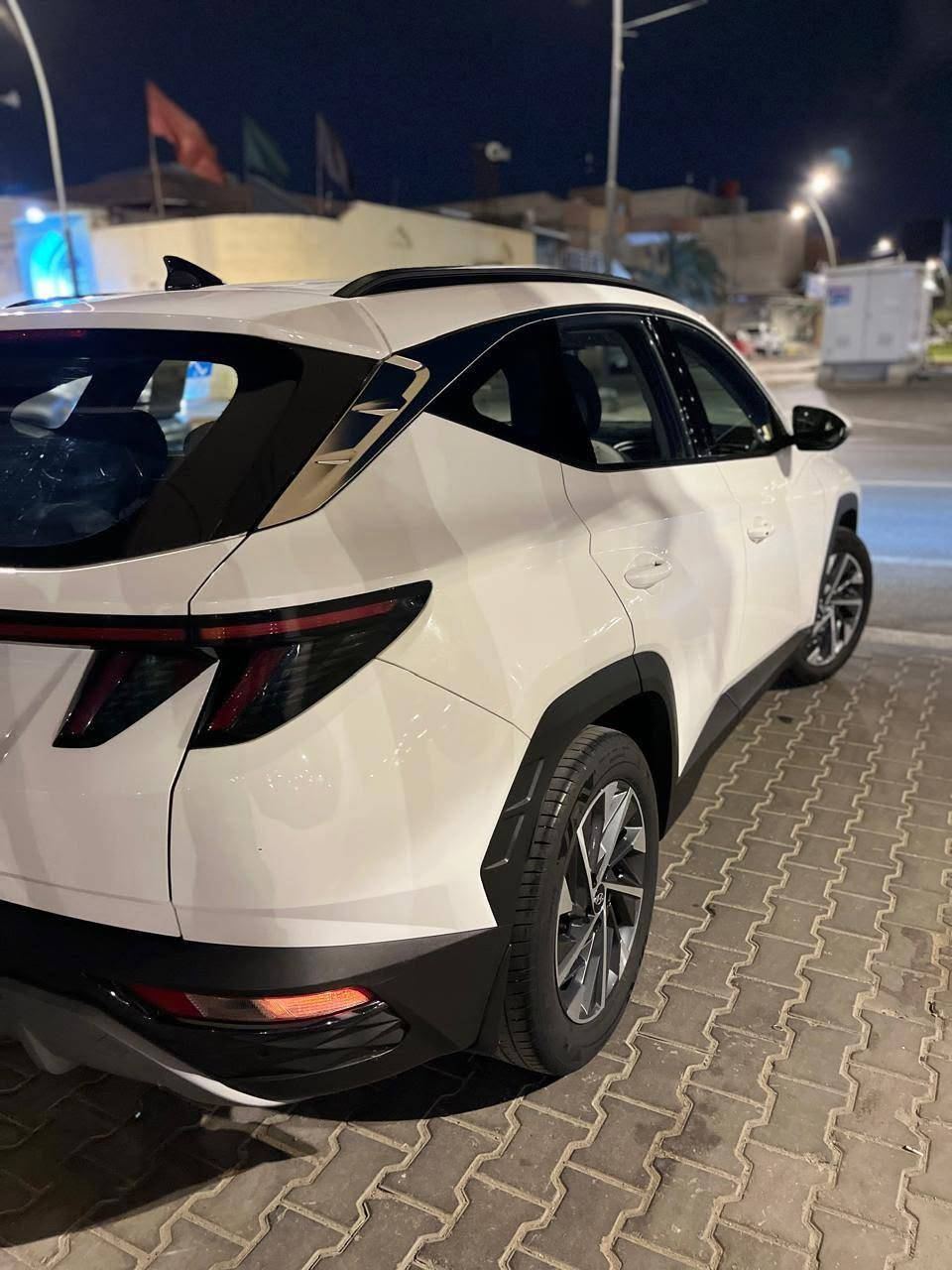 اللهم صلِ  على سيدنا محمد وعلى الِ محمد
🚗 للبيع 
Hyundai Tucson 2023
هيونداي توسان خليجي 2023
رقم بغداد وبأسمي
 🌍 المدينة – البصرة    
  🛣️  المسافة المقطوعة      - 60 الف كم  
--------------------------------------------
✅ المواصفات:  
هيونداي توسان خليجي 2023 🔥
فول مواصفات ما عدا القمارة حديد 🚗💪
نظيفة وعلى ايد وحده عدا بيها فقط  ٣ رصعات
سيارة اقصاد وبأسمي انه المالك والكفيل وستقطاع مباشر 
✨ المواصفات:
• الموديل: 2023
• الوارد: خليجي
• الممشى: فقط 60 الف كم ✅
• المحرك: 2000 سي سي "دوش" اقتصادي وقوي
• نوع الكير: أوتوماتيك + عادي
✅ أنوار LED نهارية وخلفية
✅ كشافات ضباب أمامية وخلفيه
✅ نظام حفظ المسار وتحذير الخروج عن المسار
✅ حساسات أمامية وخلفية + كاميرا خلفية عالية الدقة
✅ مقود متعدد الوظائف مع تحكم صوتي وبلوتوث
✅ نظام مراقبة ضغط الإطارات TPMS
✅ نظام مانع الانزلاق + ABS + EBD + نظام الثبات الإلكتروني ESP
• كراسي مخمل مريحة
• شاحن وايرليس 📱
• شاشة كبيرة مع نظام نفيگيشـن 🔍
• برادات بجوانب الدشبول الخلفي ❄️
• كاميرا، سينسرات، نظام توفير وقود
• داخلية نظيفة جداً
💰 السعر:195 $
 التواصل على ***********
