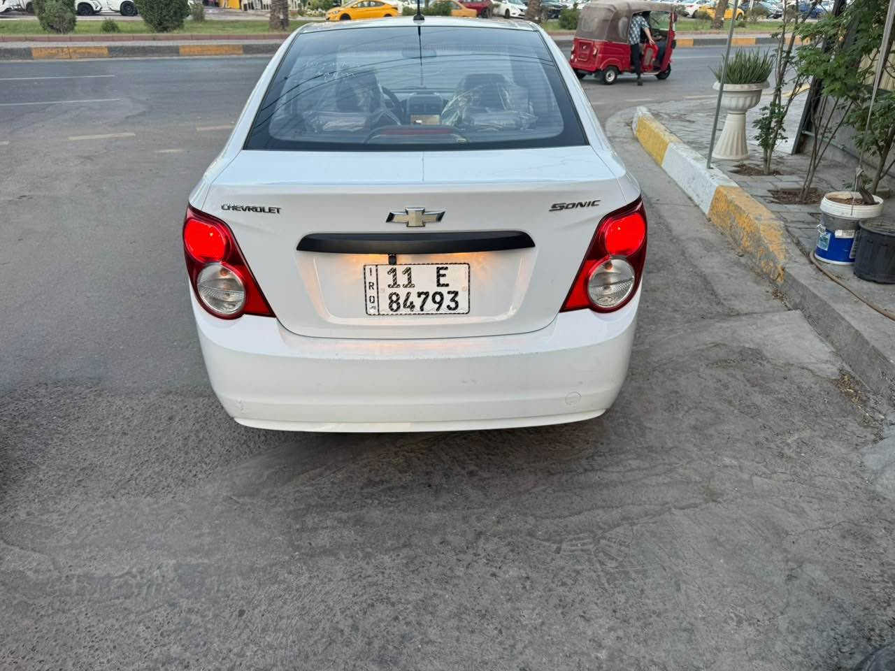 للبيع افيو سونك ٢٠١٢ وراد خليجي شركه العامه كير اوتماتيك محرك ١٨٠٠ تبريد ثلج تخم تاير جديد صدر خلفي امامي جديد كير مكينه خير من الله السياره على وضع الشركه ماشيه ١٢١ فقط رقم بغداد انكليزي تحويل مباشر بيها صبغ قطعتين اثر طخه جدا بسيطه بدون دواخل بدون ايرباك السعر ٦٨ مكاني بغداد وهذا رقمي *********** بغداد, العراق

