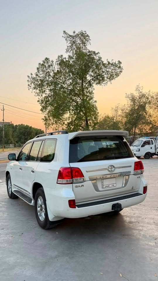 السلام عليكم
لاندكروز 2009 GX.R
‎فتحة 
‎بصمة 
‎بصمة ابواب
‎كروس سرعة 
4x4 
‎شاشة 
‎داخل مخمل مغلف جلد 
‎3 قطع تبريد 
‎حساسات امامي خلفي  
‎لايت زنون اصلي 
‎ ومواصفات الاندكروز المعروفة 
السيارة جاهزة وكفالة عدا الجاملغ الامامي كلير فقططط
السيارة ماشية 141  
مكان السيارة بغداد  
رقم الهاتف :***********
@إشارة
