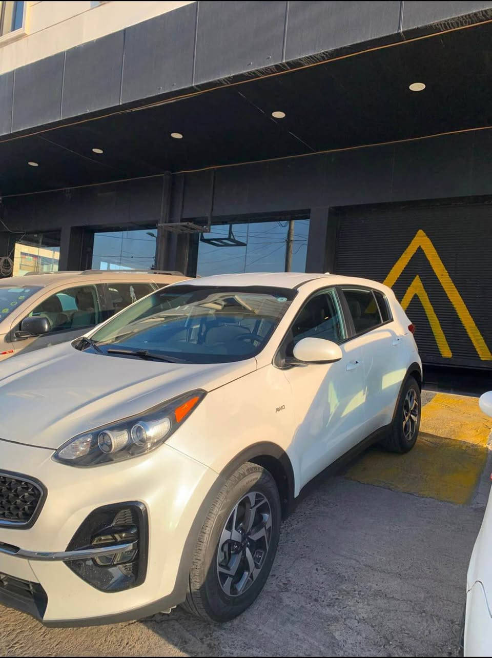کوردی / عربي
…..

کیا سپۆرتاج – مۆدێل 2021 (LX AWD / ئەمریکی)
یەک پارچە بۆیاخە، تەنها بۆنیت بۆیاخە
بێ ئێرباگ، بێ داخیل
له سه قفي ٣قۆپی هەیە
له گه ل بۆنیتی ١قۆپی بچوک 
سەنەوی نوي
هه زه ي نوي 
ڕەقەمی نوێ

مەکینە 2.4 لیتر (4 پستن) – نەکراوە، بە شەرت
12$ وەرەقە غەرامی لەسەر

مواسەفات:
– راداری هێڵی جادە
– شاشەی گەورە + کامێرا
– مۆدی شۆفێری (Sport / Eco / Normal)
– تەعدیلی سورعە
– Apple CarPlay
– تەبریدی مەركەزی
– دەبڵ ئەکسل
– لایت LED + عەدەسە (Projector / Xenon)

ڕەقەمی شانسی:
KNDPMCAC9M7944745
…..
ژمارەی خاوەنی ئۆتۆمبێلەکە
***********

(واتسئاپ و ڤایبەر)

⸻

عربی

كيا سبورتاج – مو ديل (2021/LX AWD)امريگي
قطعة صبغ وحدة فقط (بونيت)
بدون إيرباک  وبدون داخل
٣ كوب سقڤ 
١كوب بونيت
سنوية جديدة
هزه جديدة
رقم جديد

مكينة 2.4 لتر (4 سلندر) غير مفتوحة وعلى الشرط
غرامة أوراق 12$

المواصفات:
– رادار خط شارع
– شاشة كبيرة + كاميرا
– درايف مود (Sport / Eco / Normal)
– تحكم سرعة
– Apple CarPlay
– تبريد مركزي
– دبل أكسل
– لايت LED وعدسة (بروجكتر / زينون)

رقم الشاصي:
KNDPMCAC9M7944745
…..
رقم صاحب السيارة***********

(واتساب + فايبر) أربيل, العراق
