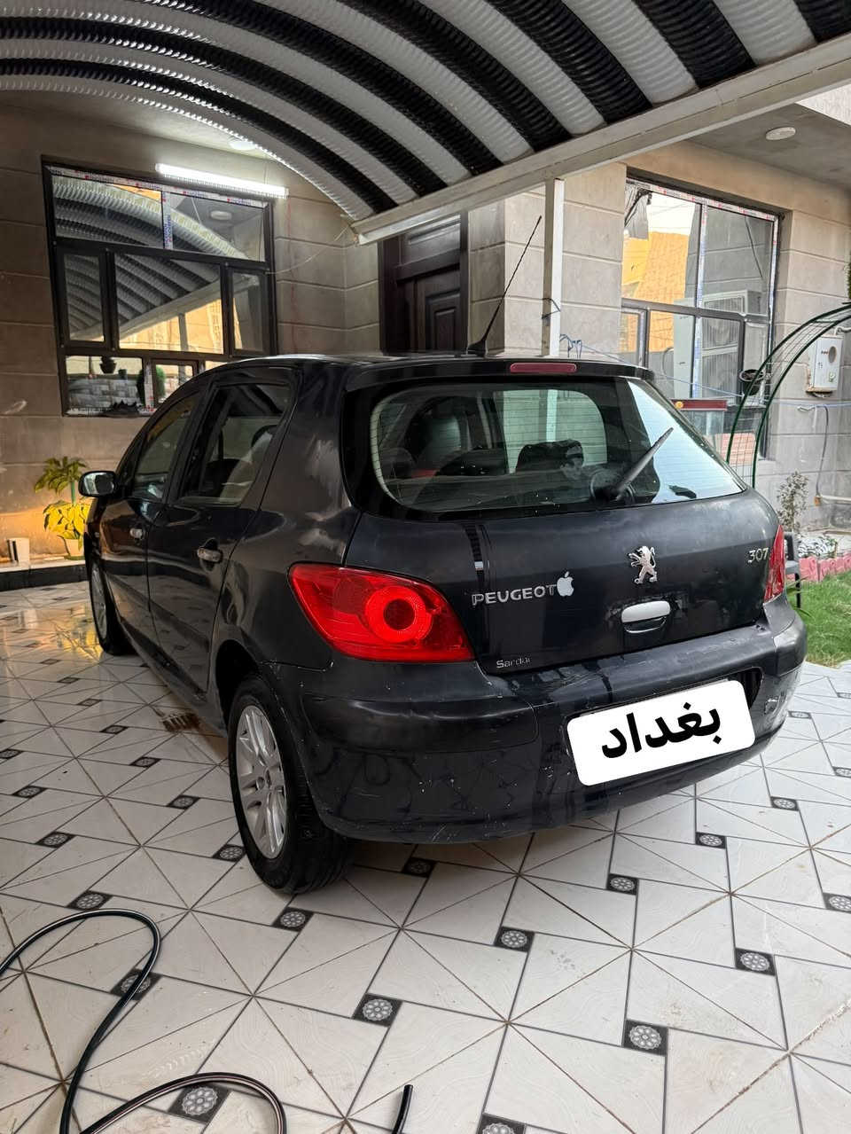 السلام عليكم 
بيجو 307
مديل 2006
رقم بغداد دولي 
بأسمي 
كير ومحرك مكفولات 
تبريد وتدفئة 
تحكم بالمري 
ويل كب 
تخم تاير جديد 
باتري جديد لدات امامي جدد
عالي ناصي 
داينمو جديد 
السيارة بيها جراد
سعرها 50 وبيها مجال 
مكانه بابل الحله نادر الثانية 
***********

