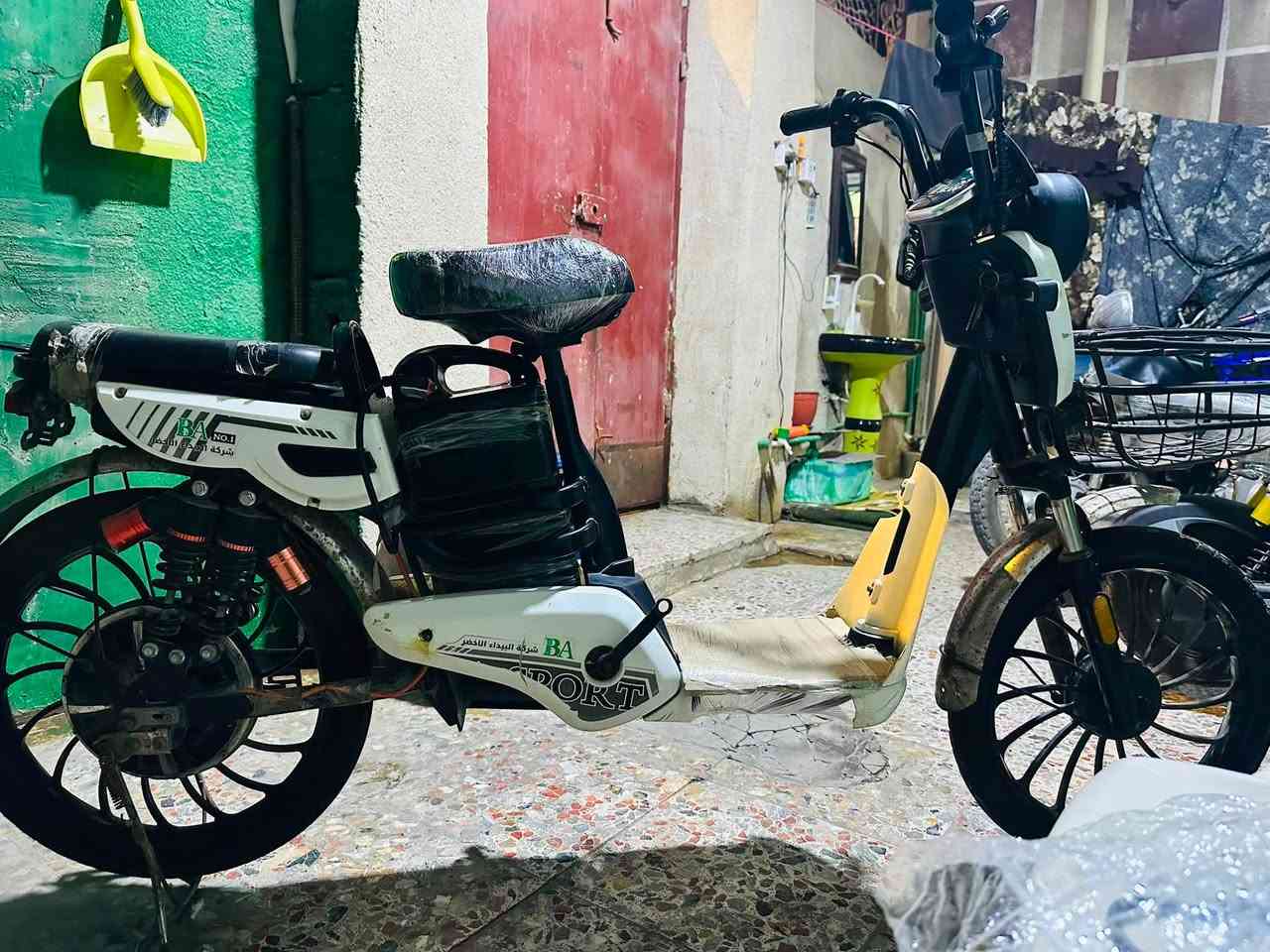 دراجة شحن بطاريات جدد السعر ٢٠٠ مكان بصرة حيانية ***********
