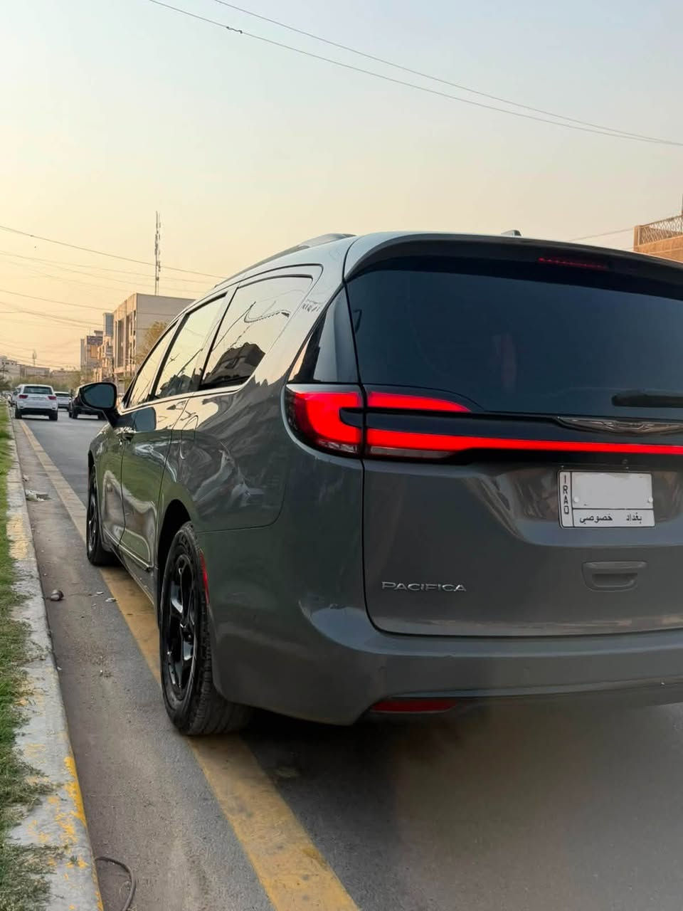 Chrysler Pacifica Limited 2022
🚨 باسيفيكا ليمتد 2022 

المواصفات : 

🔹 المحرك: 3.6L V6
🔹 الكير: أوتوماتيك 9 سرعات 
 🔹 الفئة: Limited
🔹 اللون الخارجي: سمنتي
🔹 اللون الداخلي : جلد أسود مع تطعيمات خشبية
🔹 مقاعد  خلفية منفصلة VIP
🔹كنترول تبريد خلفي منفصل
🔹خزن ميموري لكرسي السائق
🔹اشاير مري
🔹 رادار جانبي نقطة عمياء 
🔹تحديد مسار
🔹 سستم صوت متكامل HarmanKardon
🔹شحن لاسلكي 
🔹 شاشة Uconnect كبيرة 10.1 إنچ
🔹 Apple CarPlay + Android Auto
 🔹 دخول وتشغيل ذكي
🔹 تشغيل عن بُعد
🔹 أبواب جانبية كهربائية
🔹 باب خلفي كهربائي
🔹 كاميرات محيطية 360 درجة
🔹 كاميرا خلفية + حساسات ركن
🔹 مثبت سرعة
🔹 مرايات كهربائية
🔹 رصف تلقائي
🔹 مقاعد جلد كهربائية 
🔹 فرس متصل vip
 🔹 فتحة/سقف بانوراما
🔹 إضاءة خلفية LED كاملة
🔹 نظام Stow ’n Go لطي المقاعد وتوفير مساحة تحميل كبيرة

وباقي مواصفات ال Limted المعروفة

الحادث موضح بلصور

رقم الهاتف {***********}

📌 الموقع: [بغداد البلديات]
💰 السعر: [250]
