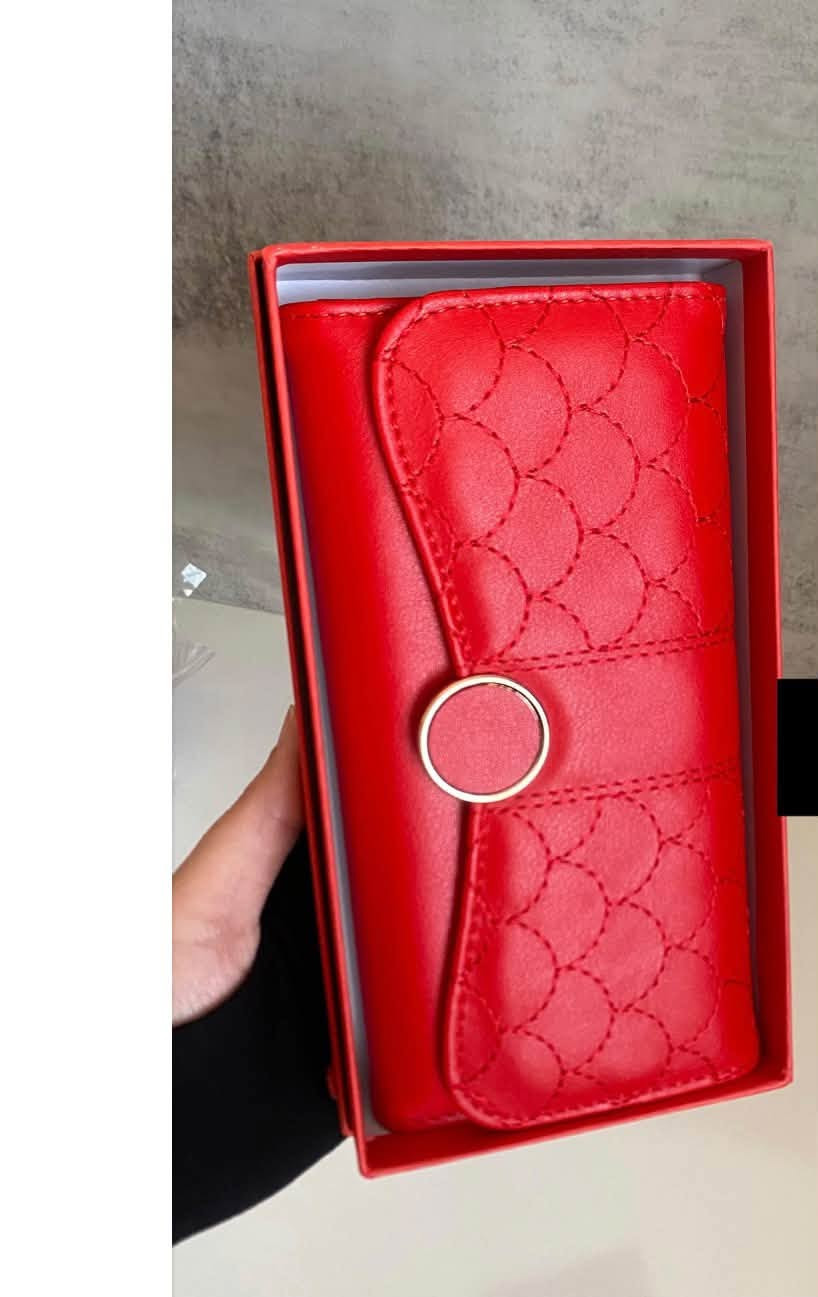 عندي كميه جزادين مع بوكس دا اصفيهم للتواصل واتساب
‭***********‬وهاي نماذج منهم

نص مكتوب في الصور:
- حجم كبير مع بوكس