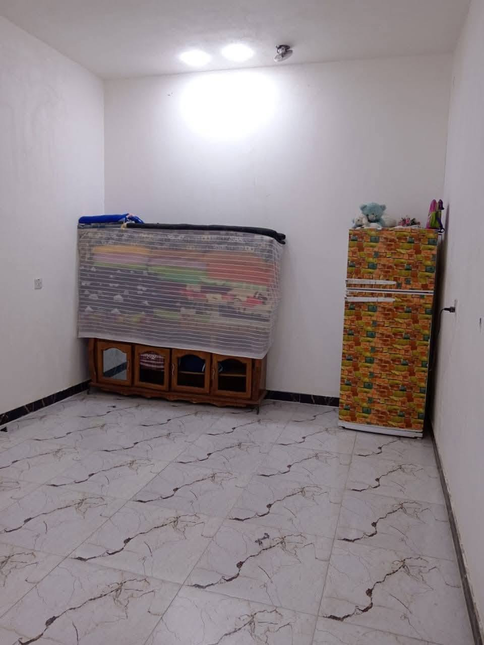 دار و قطع للبيع
عويسيان خريبط 
قطع مساحه 140 م 
الدار مساحه 160 م
طابو زراعي عراقي سند 25 
وكاله و نسخ من الطابو و مكاتب 
غرفتين وصاله ومطبخ 
ديوانيه و صحيات
ماء كهرباء مدرسه نت كلشي قريب 
السعر 75 و بي مجال قليل 
هاتف ☎️ *********** ☎️
