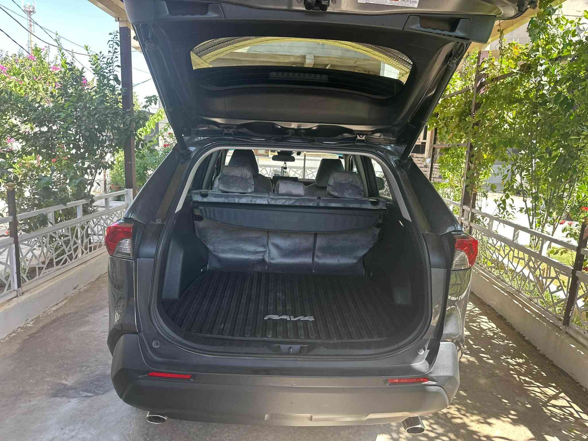 السلام عليكم  Toyota RAV4 2022 XLE هايبرد صور الحادث بل منشور بونيد بلادي مبدل السعر حسب المرهم ترهم مقدمه و قسط و ترهم نقد الشراي يتصل ***********
