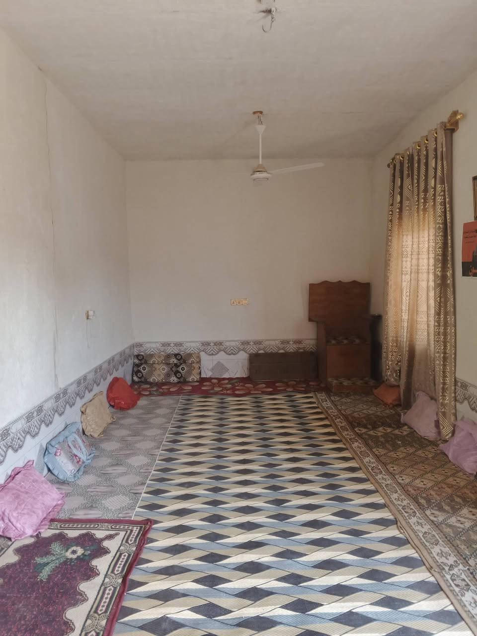 بيت لبيع زراعي حي الغدير الرويضيه قرب مدرسة الرسول ركن المساحه 300ماء كهرباء مجاري شارع صب العنوان ناصريه قضاء الفهود رقم الهاتف ***********
