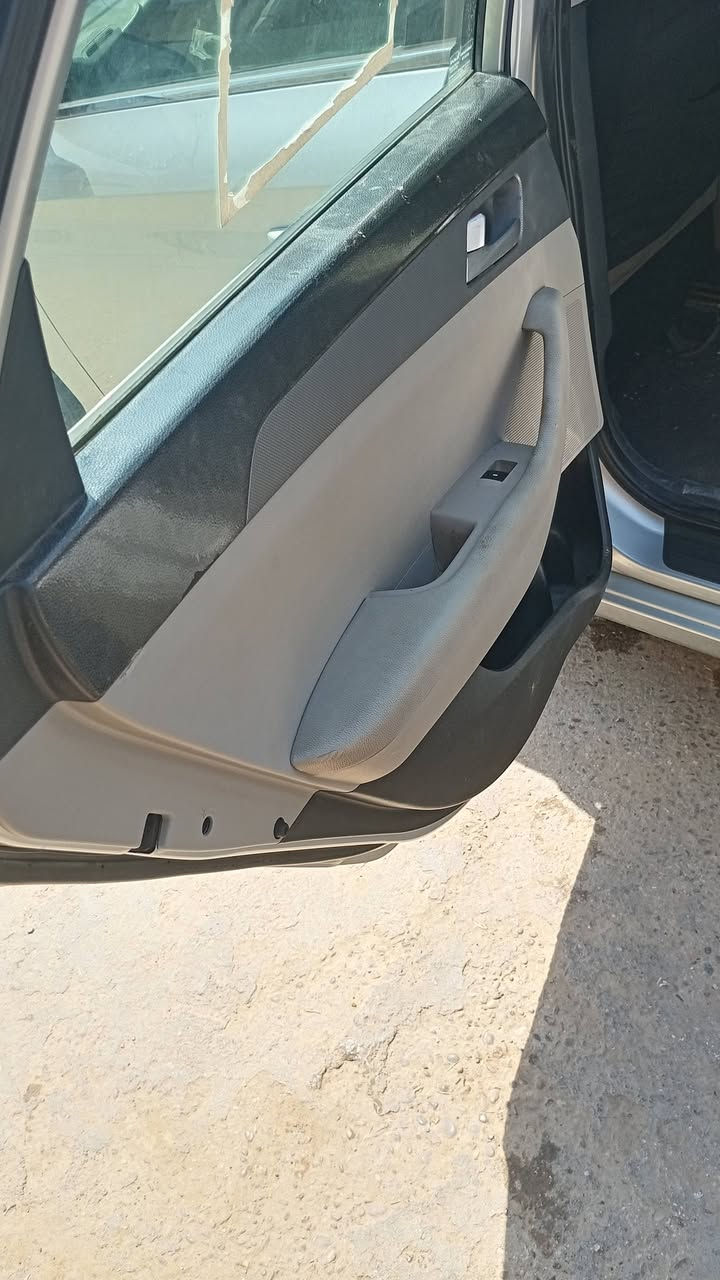 السلام عليكم شباب سوناتا موديل 17 امريكي سياره نص فول من عدن فتحه السياره بيها بخشمك شاملغ الامامي فقط شيء قليل معجون وبيها البانيه جاره سياره جاهزه على اخر حبايه ما بيها اي نقص رقم بغداد انجليزي باسمي تحويل ثاني يوم الشرايبي خير ويتدلل مستعجل على البيعه 115 وبيها مجال ***********
