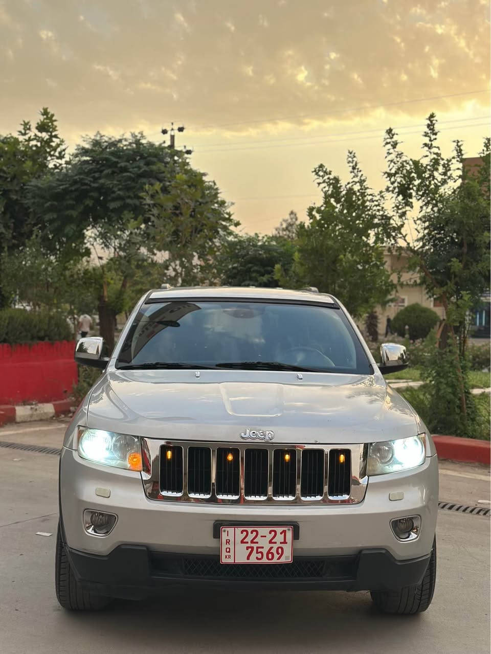 Jeep laredo 2012 
ساخە سە یارەکە
یەک پارجە ی بۆیاخە
کۆدی بۆکراوە 
سە یارەکە کامل جایزە
گیرو مەکینە و کارەبای بە شەرتە
*********** رانية, السليمانية
