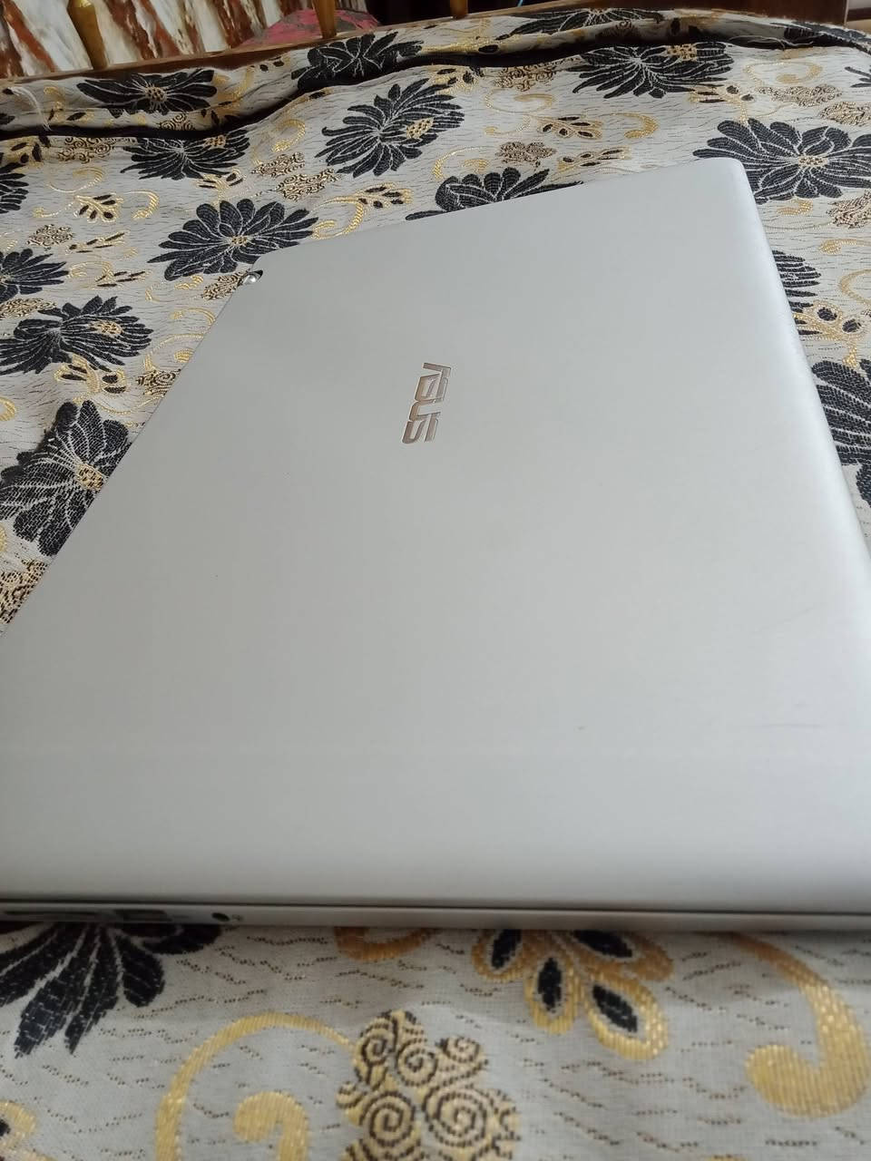 لابتوب مكتبي asus شاشة لمس نظيفة جدا
- الرام 8G 
- الهارد 256 ssd 
- المعالج intel core i5 7th Gen 
- كرت الشاشة  intel  hd graphics 620 
- شاشة لمس 
- بصمة للدخول 
- كفر المنيوم بارد جدا 
- شاشة كبيرة 
- دقة عالية 
- استخدام مكتبي وتصفح
- تدعم البلوتوث
- منفذ للسماعات السلكية
- كاميرا امامية 
- اضاءة مع الكيبورد 

تجربها وتفحصها اسبوعين واذا ماتعجبك ترجعها ومتوفر توصيل داخل بغداد

- مع العلم مكان صغير بالواير مال الشاحنة بالغلاف مشلوع مثل ما موضح بالصور 
- نظام التشغيل الي استخدمه لينكس بحكم عملي اذا تريد اغيرلك النظام ماعندي مانع او اذا تحب انته تاخذها وتغير وتنزل ويندوز 10 لانه ماتدعم ال 11

السعر : 250 الف وبيها مجال قليل
