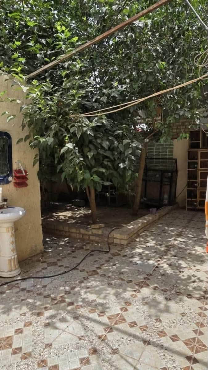 دار طابو صرف في الجمعيه المساحه 220م قرب الملعب بناء قديم  سعر مناسب 135 وبي مجال بسيط , طابقين ٣  غرف نوم  هول استقبال صحيات داخليه وخارجيه مطبخ كراج سياره حديقه إماميه. للتواصل *********** بي وتس أب
