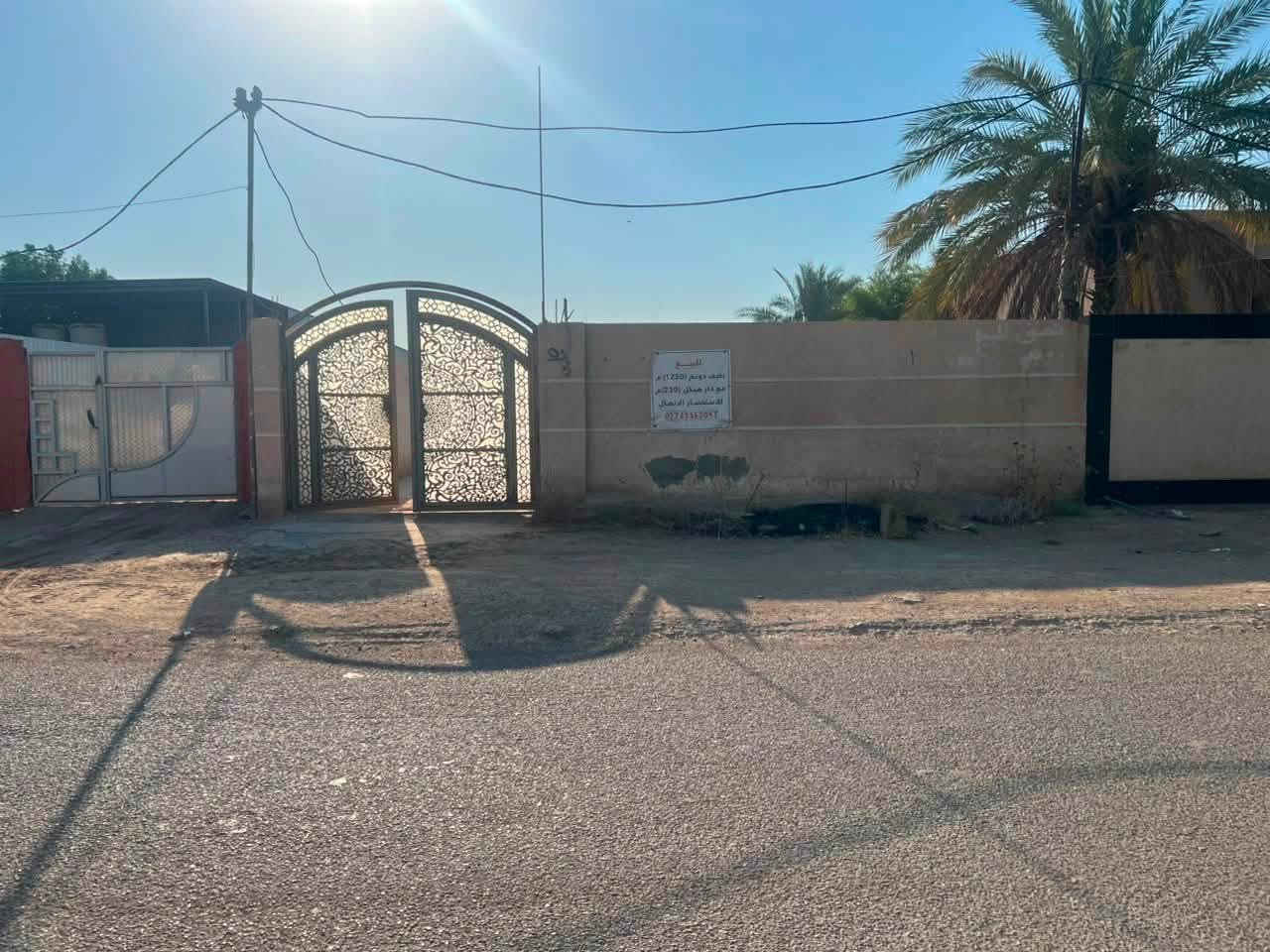 سلام عليكم من رخصت الادمن ربي يحفظكم البيع  نصف دونم  الواجهة 10  والنزال 125طابو صرف في منطقة الاوسمة والنواط قرب المحطة البانزين خانة  كافت الخدمات بي بيت 200  مبني بي  نقص البيت كاشي والبخ والجام / الي متوفر بي تئسيس مي مجاري كهرباء مي ٤ خطوط  السعر  350 الاتصال *********** ابو علي الساعدي ابو البيت
