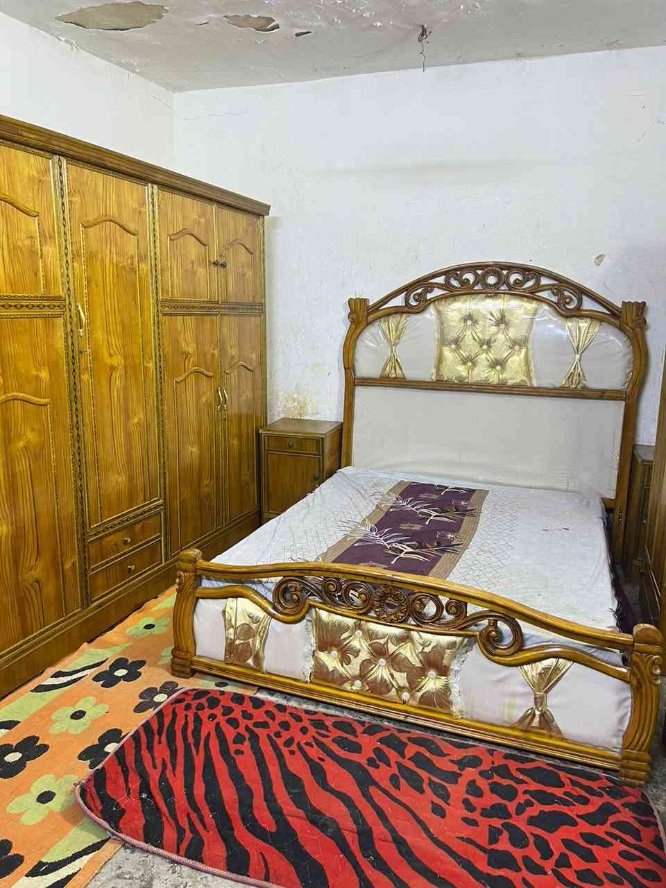سلام عليكم للبيع 650 وبيها مجال العنوان نهروان هذا الرقم اتصل***********
