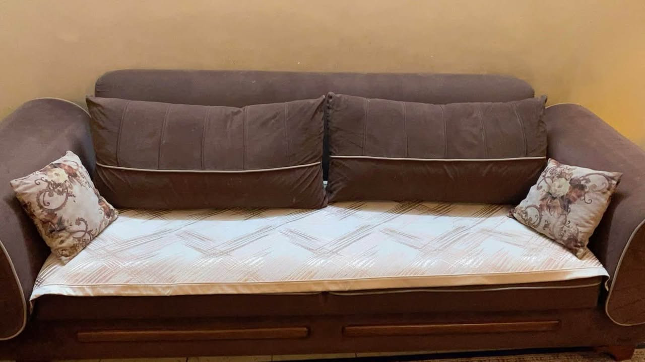 تركي عشر مقاعد سرير مخزن + ستائر + براكيتات  + طبلة وسطية //السعر شامل كافة التفاصيل250 الف بي مجال للتواصل  على الرقم***********
