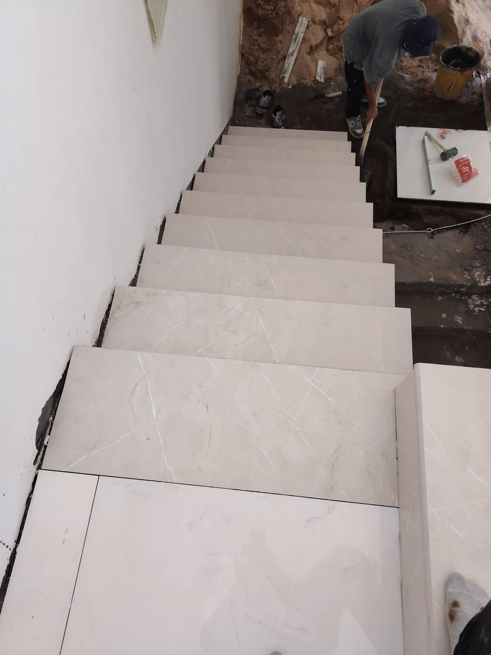 خلفه لتطبيك السيراميك الجداري والارضي  (مادة - أسمنت - لوح) شغل درجه اولى وزن ليزر متفرغ حالياً مع الالتزام ومخافة الله بالعمل والخاص مفتوح هذا رقمي بي واتساب ***********
