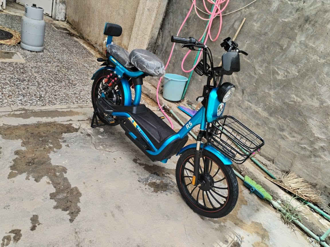 سلام عليكم دراجه شحن للبيع 
حجم 20 باتريات جدد السعر ب350 وبيه مجال بسيط 
عنوان بغداد قضاء المحمودية 
رقم الهاتف ***********كورك  اثير ‏‪***********‬‏
