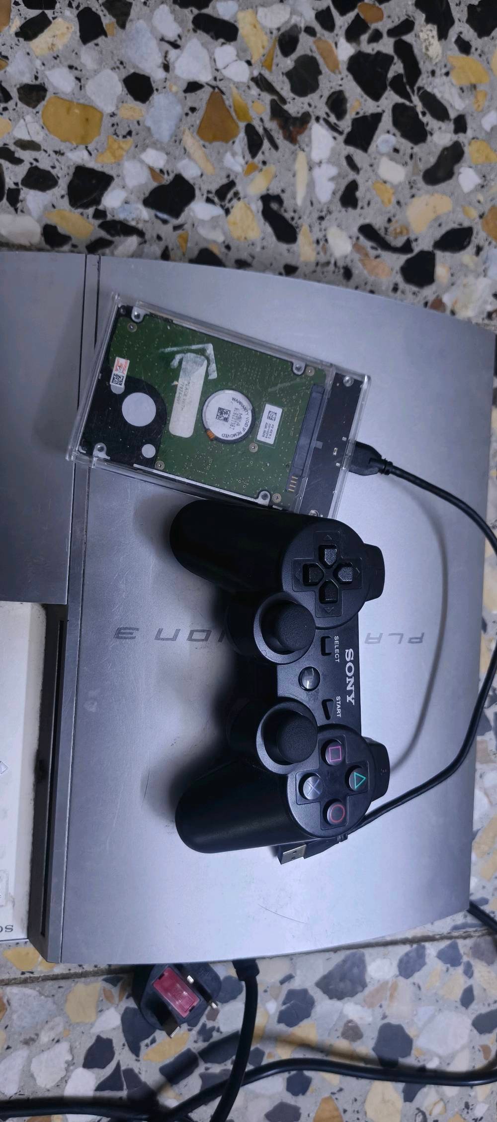 السلام عليكم 
بلي  3 اريد ابيعة  ماصار هواي من مشتري وما مستخدمه هواي


ب90 الف و بي مجال
هسه هذا البلي 3 شنو موديله بالضبط: سليم لو فَت؟ وكم سعة الهارد بيه؟: 
سليم 
هل يشتغل طبيعي وما بيه أي عطل أو تهنيگ؟ وإذا بيه ملاحظات شنو هي؟: 
ما بي اي عطل 
شنو الملحقات اللي تجي ويّه بالضبط: يد وحدة لو ثنين، السلكات، الشاحن، والهارد؟: 
يجي وياه اثنين يدات وكيبل توصيل وشاحن وفلاش 
وين موقعك بأي محافظة/منطقة؟ وهل متوفر توصيل لو استلام يد بيد؟: 
بغداد / جسر ديالى القديم 
ماكو توصيل الاستلام يكون يد بيد داخل  منطقة جسر ديالى
السعر 90 ألف نهائي لو بيه مجال؟ وشنو سبب البيع؟: 
السعر بي مجال ، جبتة وما استخدمته هواي واريده ابيعة 

الاستفسار أكثر  اتصل على الرقم 
‏‪***********‬‏