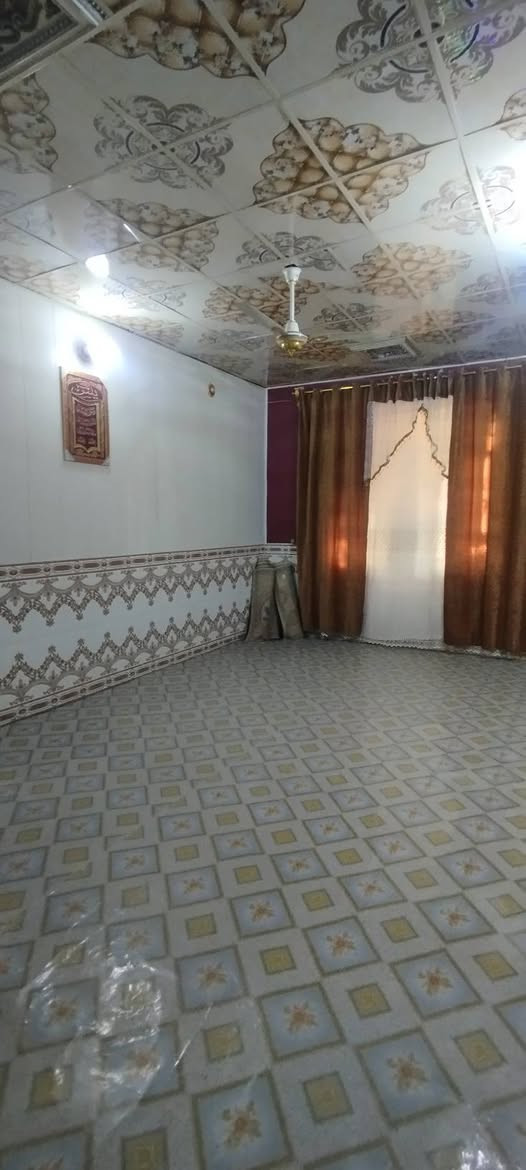 بيت للبيع
في حي الدواغنه بالوجه صاد ع البزل مساحه 250 متر 
غرفتين وهول ومطبخ ومضيف وكلدور وحمام داخلي والحديقه جبيره معروض ب 58 وبيه مجال شي بسيط 
ويرهم مراوس بمشتمل حسب الاتفاق  اي استفسار الاتصال على ***********
