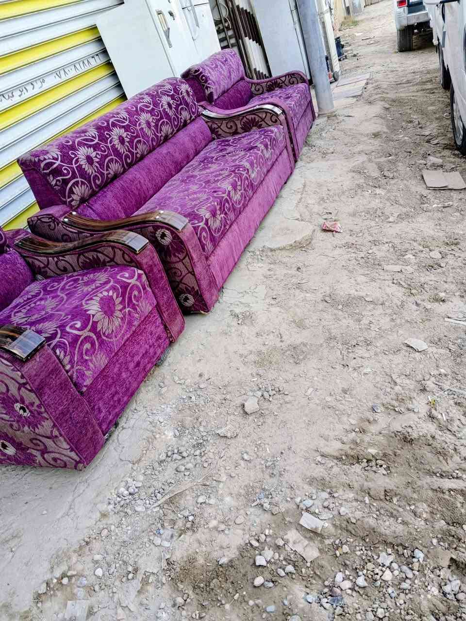 تخم عشر مقاعد نضيف بسعر 160وبيه مجال العنوان بابل الحمزه الغربي الحي العسكري الاستفسار ***********
