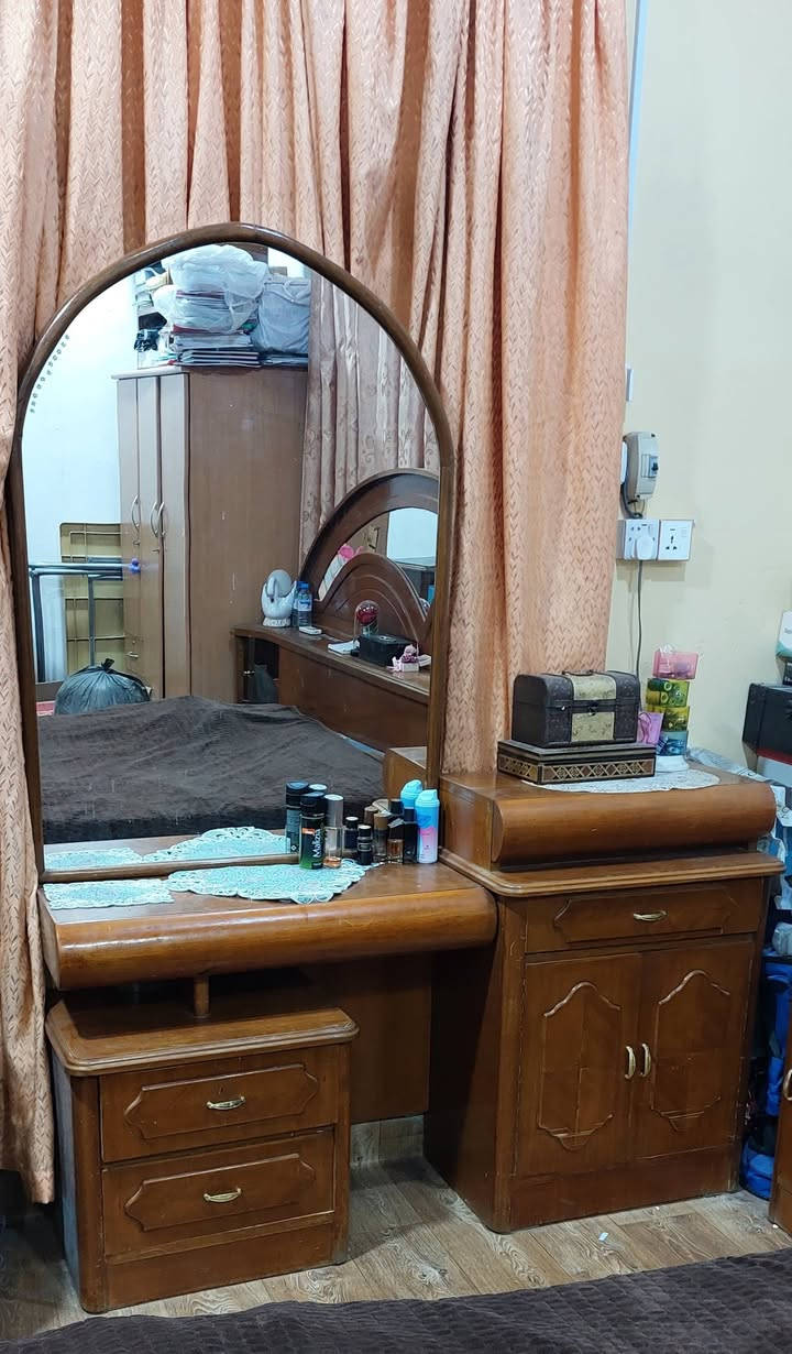 السلام عليكم
عندي غرفة خشب صاج نجارة نظيفة للبيع
٦ ابواب طابقين
ميز تواليت
سرير نفرين مع مندر
تعلاكة ملابس
ميز تلفزيون
٢ كومدي
العنوان البصرة المركز
للتواصل ***********

