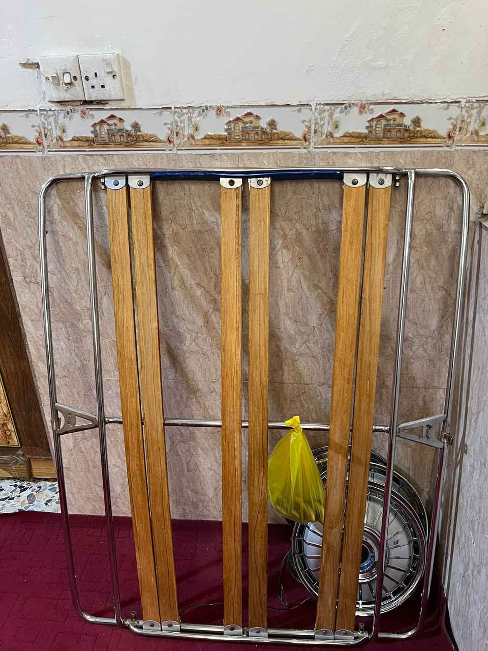 سلام عليكم سيبايه بيجو بارص مال ابو عمار للبيع السعر ١٥٠ وبيه مجال حك الجيه نضيفه وخشبه جديد مكاني الدوره رقمي ***********
