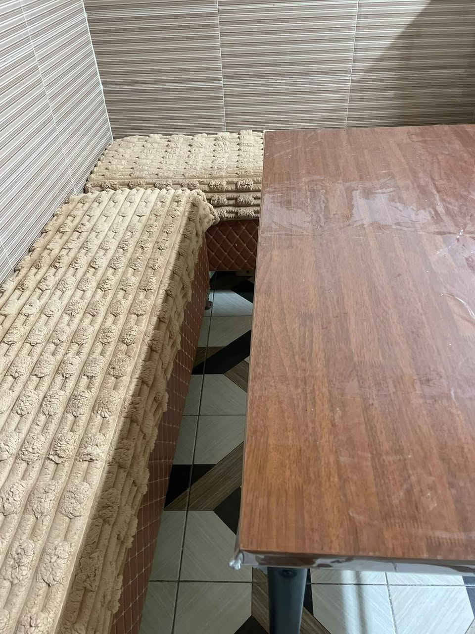 جلسة مطبخ • طابوريتين • ميز طعام مخزن