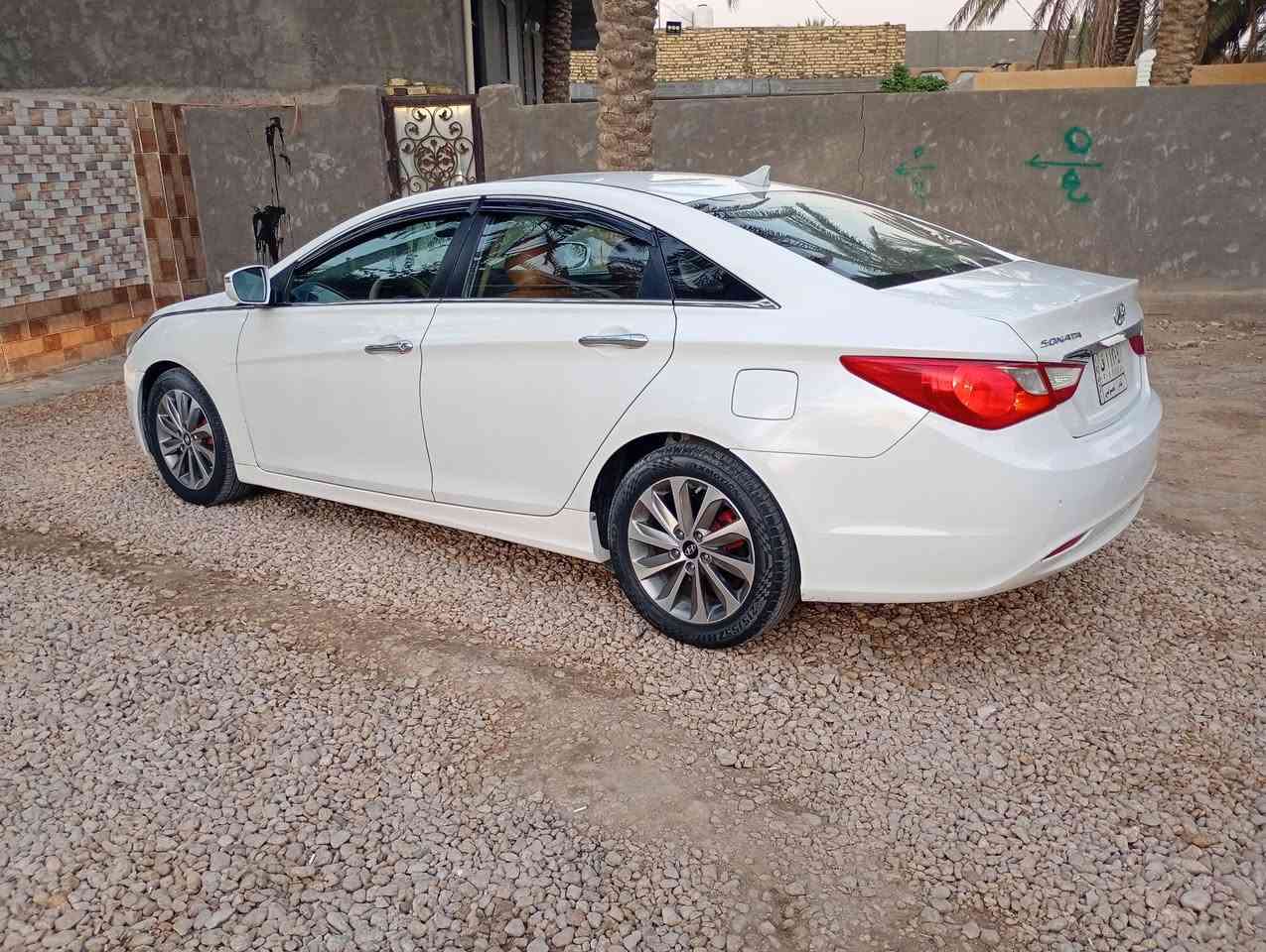 سوناتا 15 خليجي محرك 2400
ماشيه 170 
تبريد قطعتين شفتات ستيرن تحكم جهتين كامره
حساس رقم بغداد سنويه 28 كشن كهرباء 
مكاني بابل الكفل ***********
