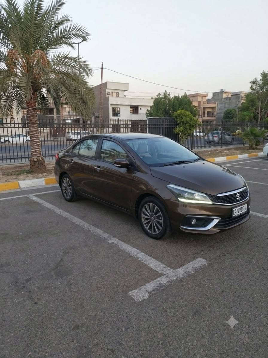 تم تنزيل السعر ### 📌 إعلان بيع سيارة
نوع السيارة: سوزوكي سياز (Suzuki Ciaz)
الموديل: 2023
المسافة المقطوعة: 74 ألف كم
الحالة العامة: السيارة نظيفة جداً وبحالة الممتازة (استلام شركة)، لا تحتاج أي مصاريف أو نقص.
💡 تفاصيل الحجز والأقساط:
 * عليها إشارة حجز لمدة سنتين ونصف.
 * صاحب السيارة يتكفل بدفع الأقساط السنوية بالكامل (السيارة باسمه والتعهد قانوني).
💰 السعر المطلوب:105 ورقة (10500$) — *وبيه مجال للشراي الجاد*.
📞 للاتصال والاستفسار: ***********
