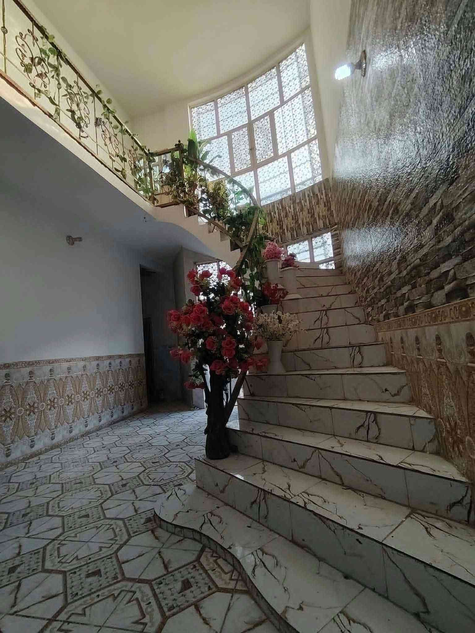 نجف شارع المطار • ٦٠٠م • ٥غرف