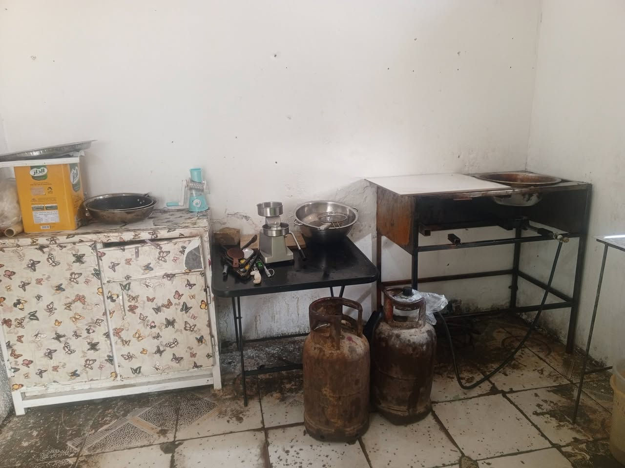 لسلام عليكم اخوان
كافتريا للبيع جاهزه وكاملة مكملة مجرد تجيب غراظك وتشتغل
كاملة من ناحية الشوايات والكابسات
سبب البيع ينرادلها وقت فراغ
اذا تردون بس الغراض عادي أبيعها
والكافتريا جانت تشتغل خير من الله
الموقع كربلاء شارع نهر الهنيديه
والسعر كلش مناسب ***********
