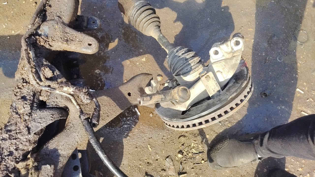 🔥🚘 المرحلة الأولى… بداية مشروع إعادة ضبط السوزوكي 🚘🔥

باشرنا بتفصيخ بجم السوزوكي بالكامل ورفع جميع الأجزاء المرتبطة به، استعداداً لبدء عمل شامل ودقيق يتضمن:

🔧 إعادة ترتيب وتجميع البجم على ضبط وقياسات المصنع.
⚙️ استبدال الكير القديم وتركيب كير جديد.
📐 إعادة ضبط سنتر المحرك والكير بالشكل الصحيح.
🔍 فتح وتشخيص المحرك لمعرفة مصدر صوت اللقلقة ومعالجته من جذوره.
✅ فحص جميع القطع أثناء التفصيخ، وتجهيز المطلوب للمرحلة القادمة.

الشغل بعده بأول مراحله… والهدف نرجّع السيارة بتجميع مضبوط، سنتر صحيح، وأداء يليق بالسوزوكي 💪🔥

🔜 يتبع… المرحلة الثانية

🔧 ورشة أنور سوزوكي وإكونوكس
اختصاص صيانة سوزوكي XL7 وشفروليه إكونوكس

📍 كربلاء – الحي الصناعي – البلوك الثاني – شارع السايدين – سايد الدخول

📞 ***********
📞 ***********

خبرة بالتشخيص… دقّة بالعمل… ثقة بالنتائج 🔧🚙
