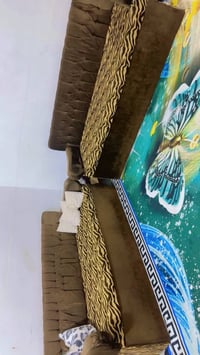 عندي غراض للبيع كرويتان اثنين ١٠٠وتخت ويا دوشك وجربايه ١٠٠وغرفه أخشاب ...