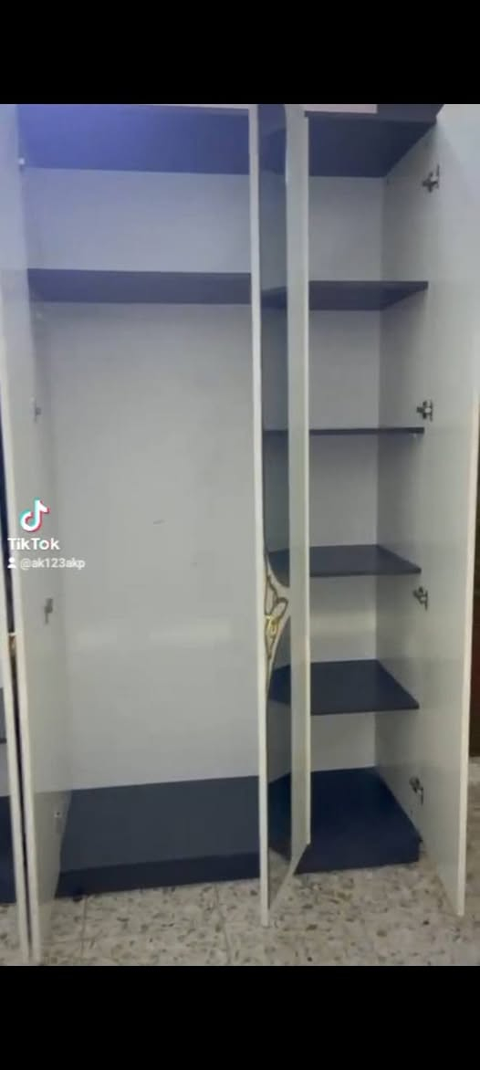 غرفه تركيه للبيع 4قطع الاستفسار على رقم *********** واتساب سعر مناسبه

نص مكتوب في الصور:
- TikTok
- @ak123akp