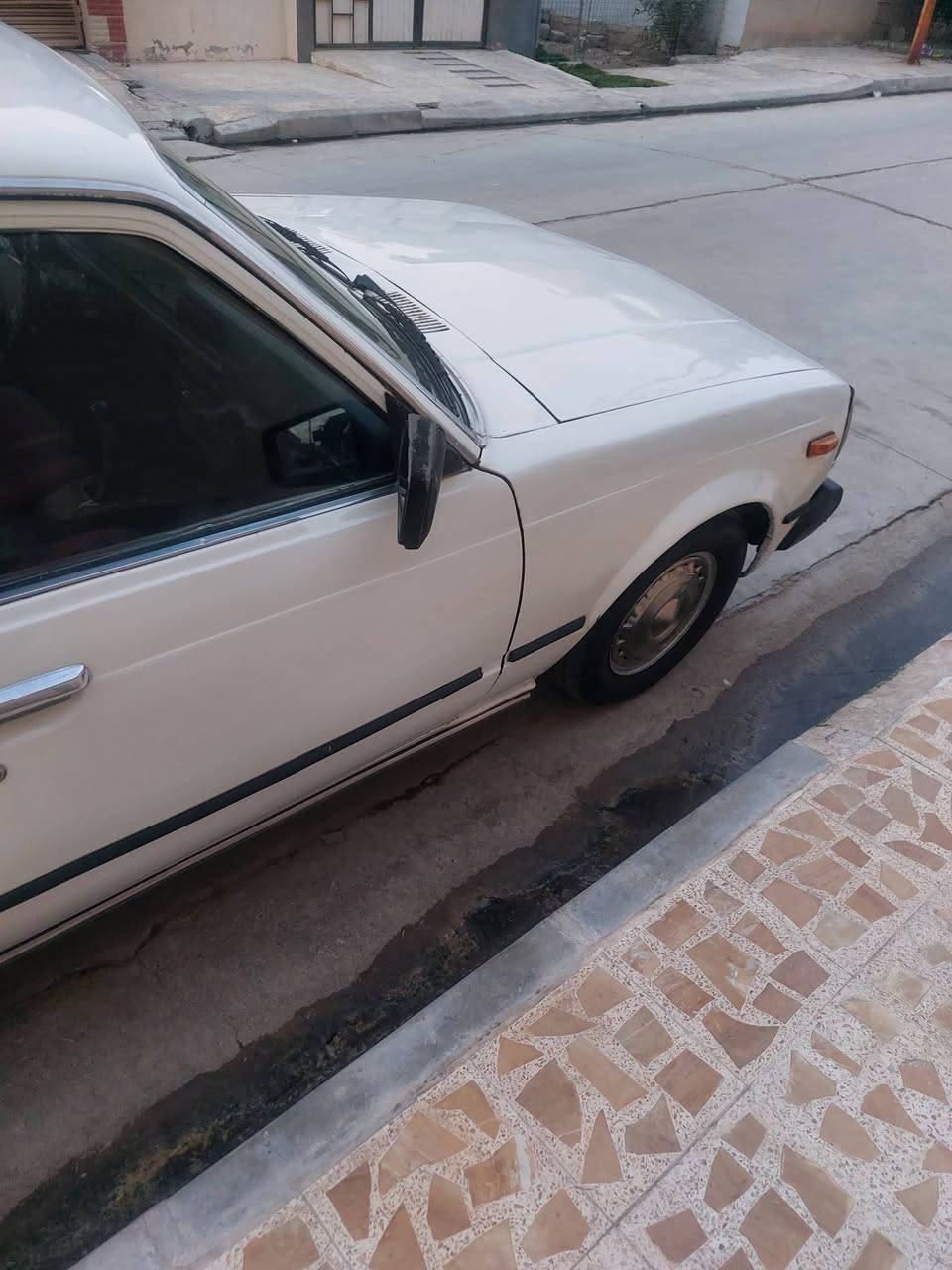 كرونه البيع موديل 79مصبوغه عام رقم انكليزي جديد شرط التحويل ولباقي كدام العين طخم تايت جديد دوشمه جديد سياره مال جناي السعر 27  تبريد شغال  امنقص  اشويه غاز رقم *********** او ***********
